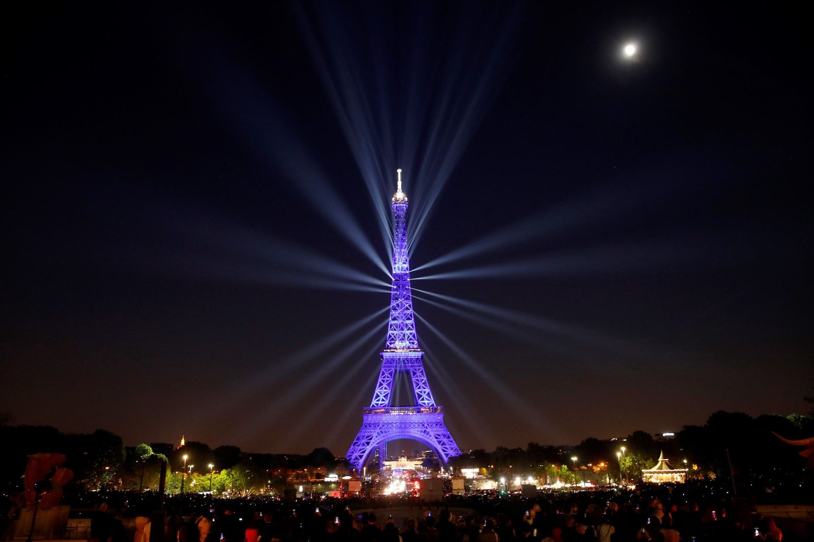 Espectáculo en la Torre Eiffel para celebrar su 130 cumpleaños