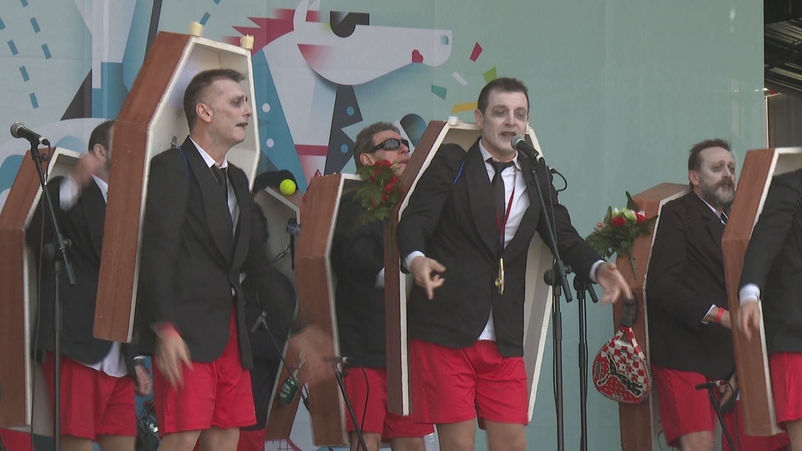 Las chirigotas calientan voces para el carnaval en Madrid