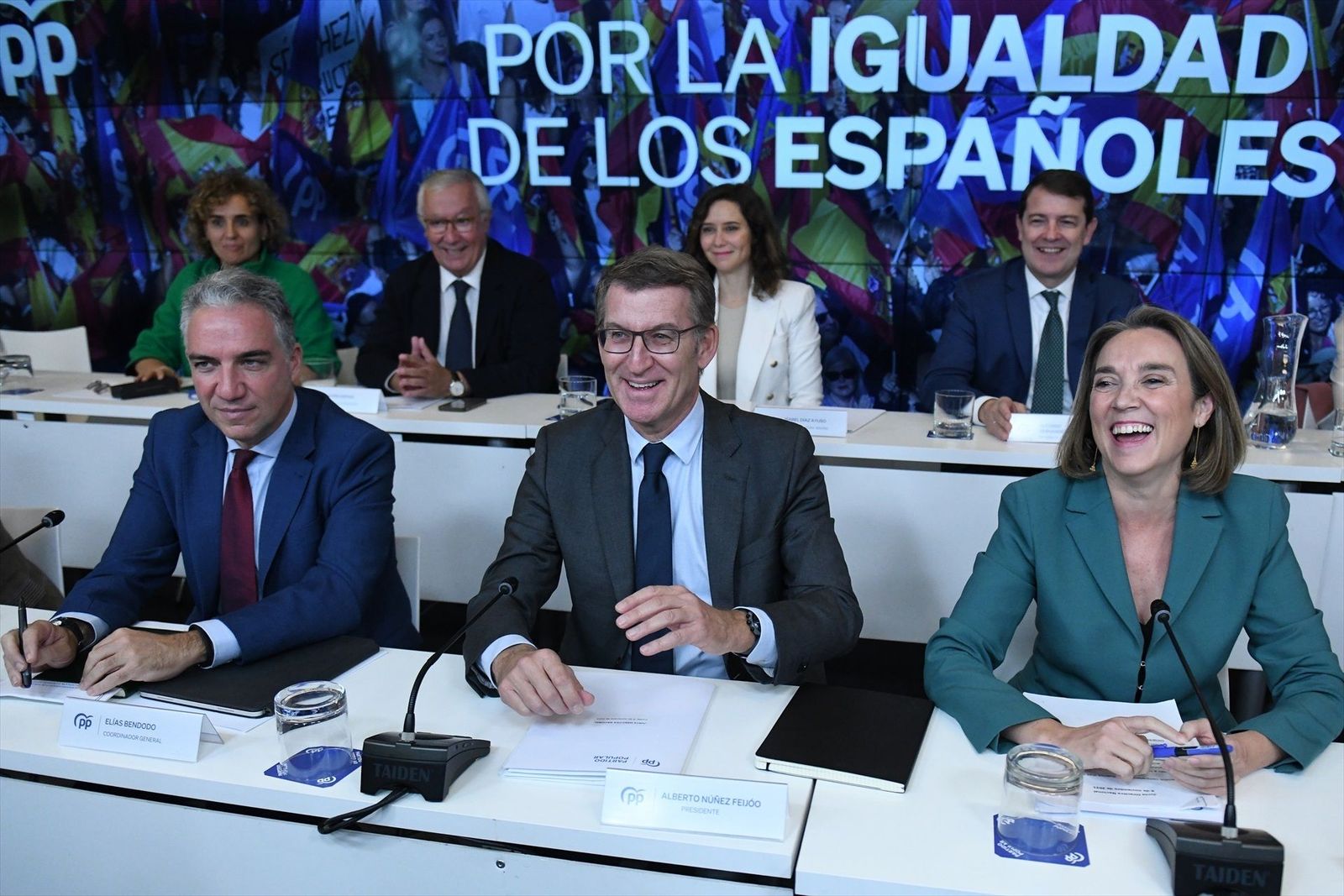 Las encuestas mantienen al PP como el partido más votado y subiendo