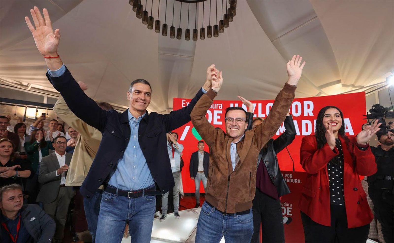 Sánchez elude la corrupción en su mitin en Mérida junto a Gallardo