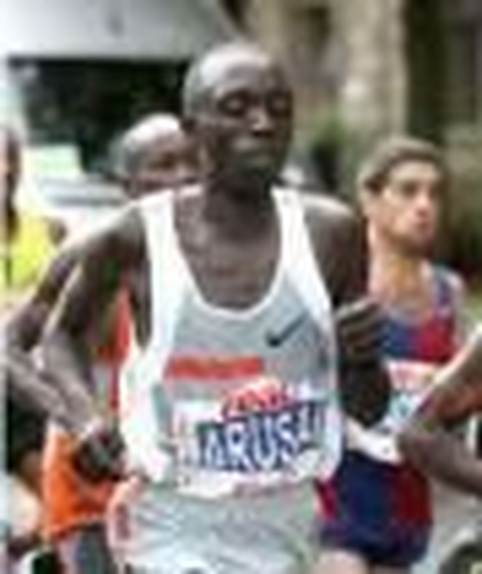 Moses Arusei,  victoria y récord  en el maratón de Madrid
