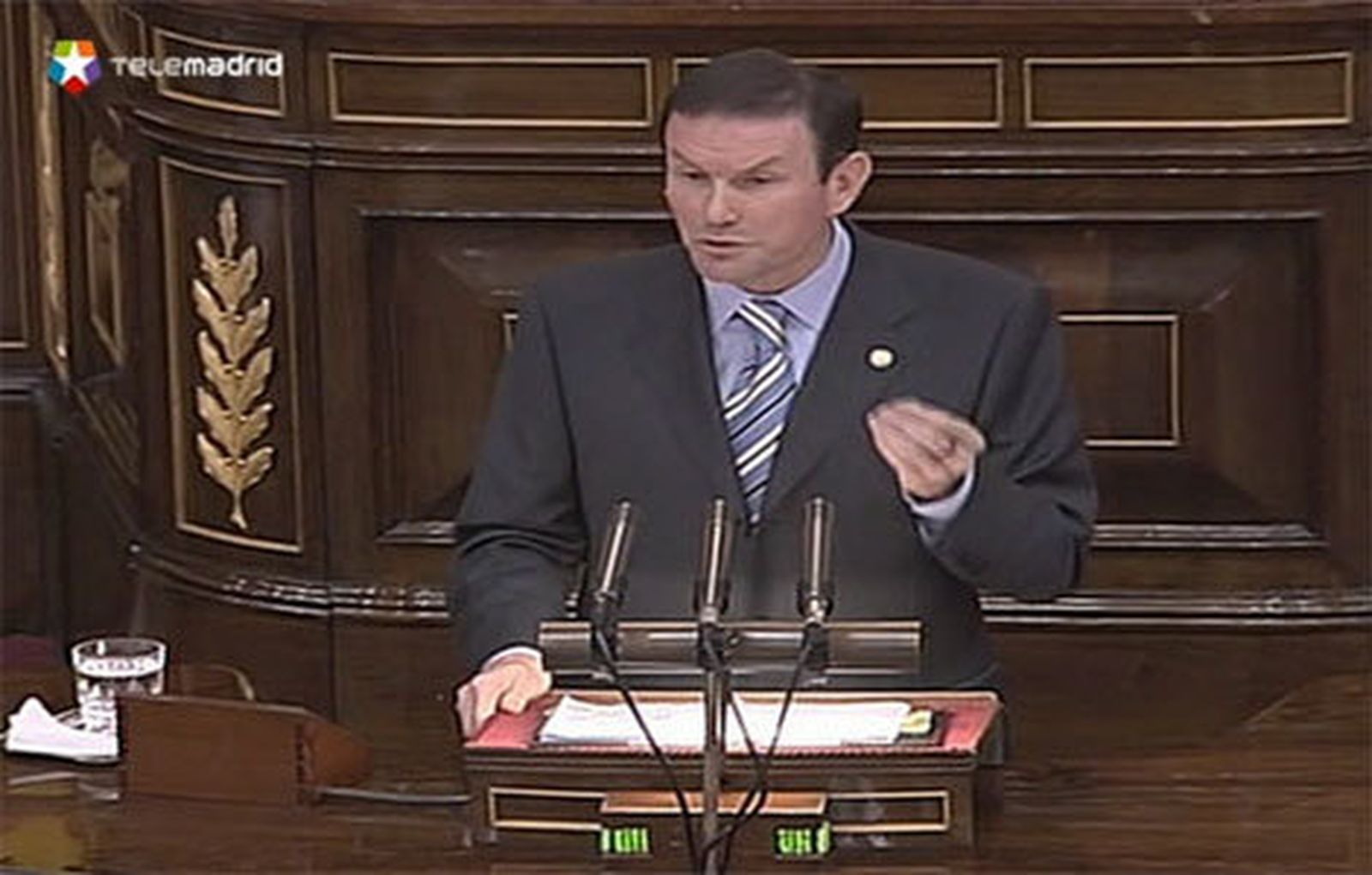 El lehendakari Juan José Ibarretxe dio nombre a su plan