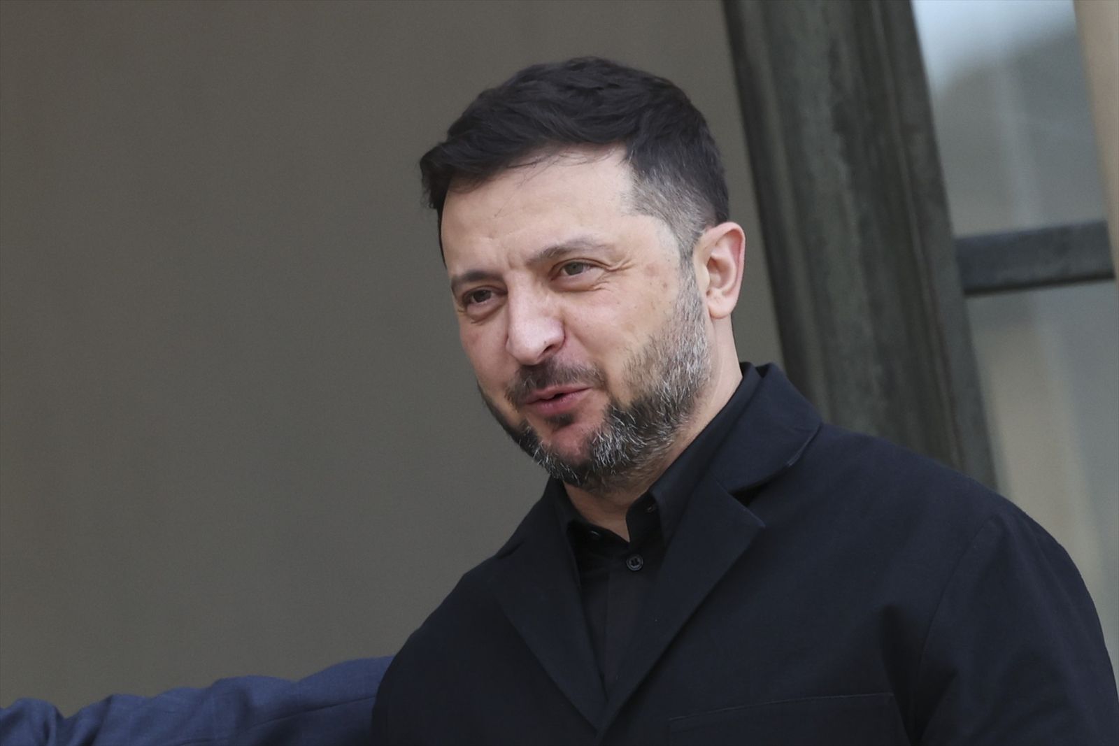 Zelenski recibe circunspecto el nuevo plan de paz de EE.UU. y lo negociará con Trump