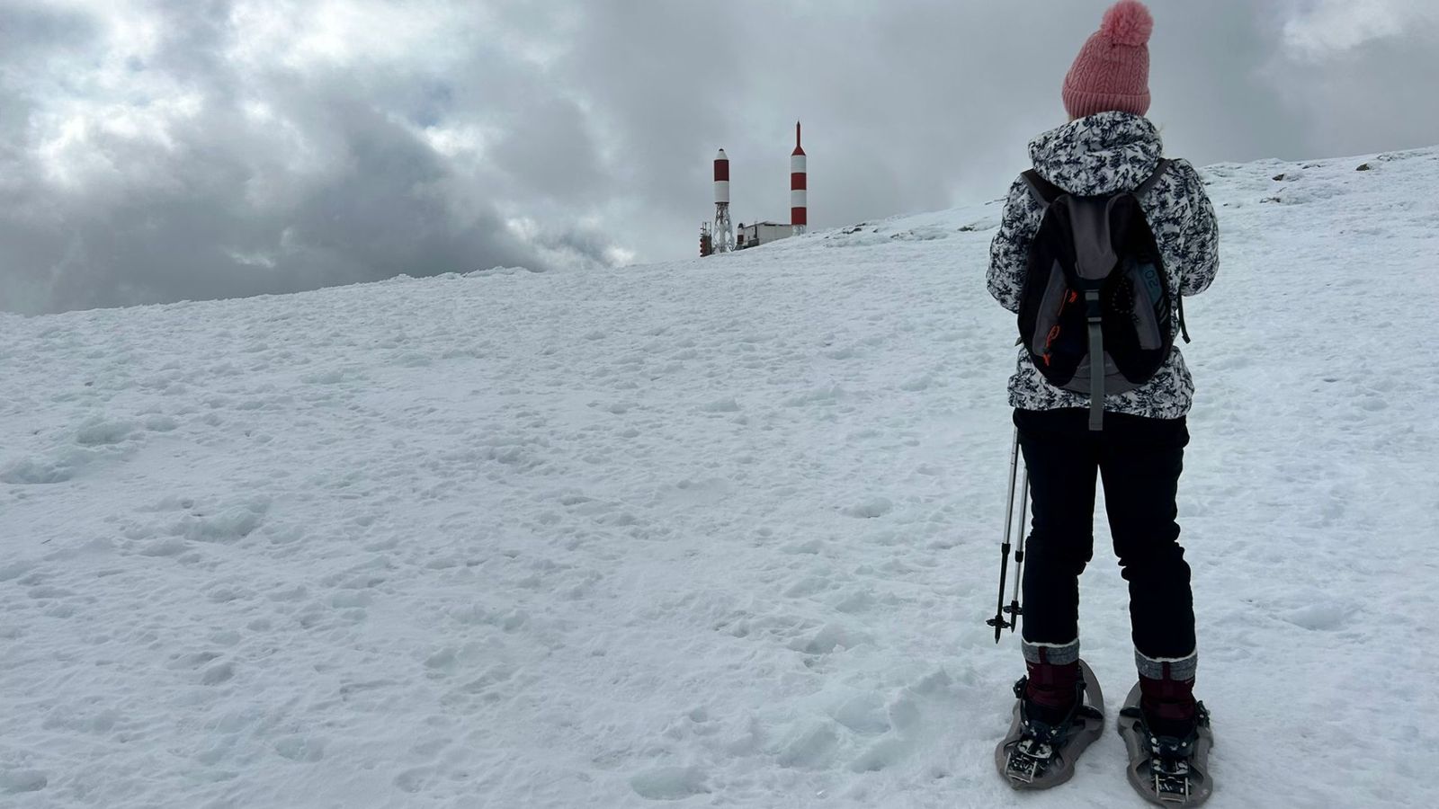 Ruta a la Bola del Mundo con raquetas de nieve