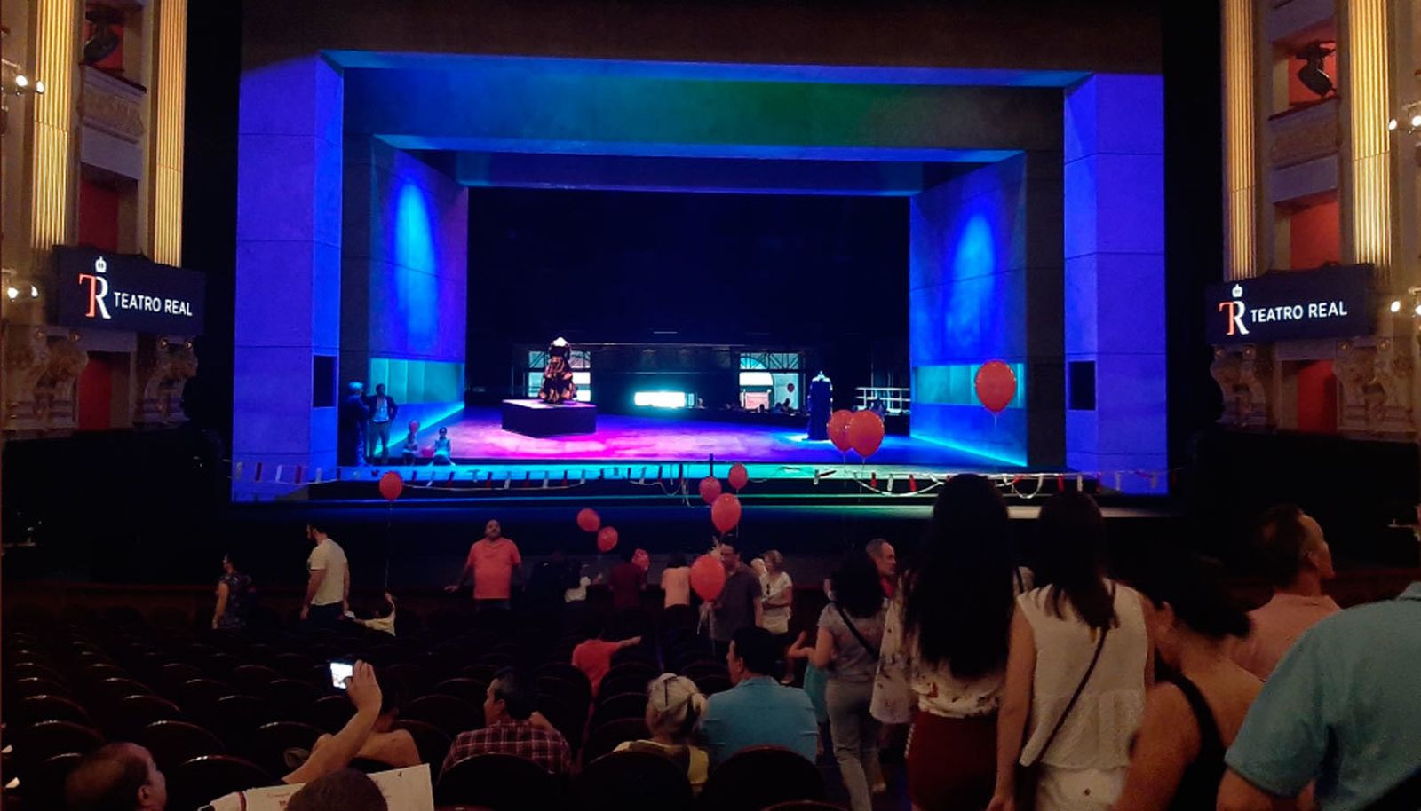Cuatro mil personas visitan el Teatro Real en su jornada de puertas abiertas