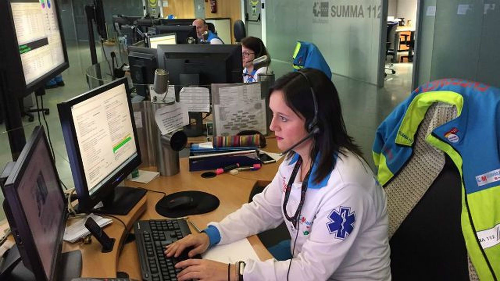 Herido grave tras colisionar su motocicleta con la parte trasera de un camión en la A-6