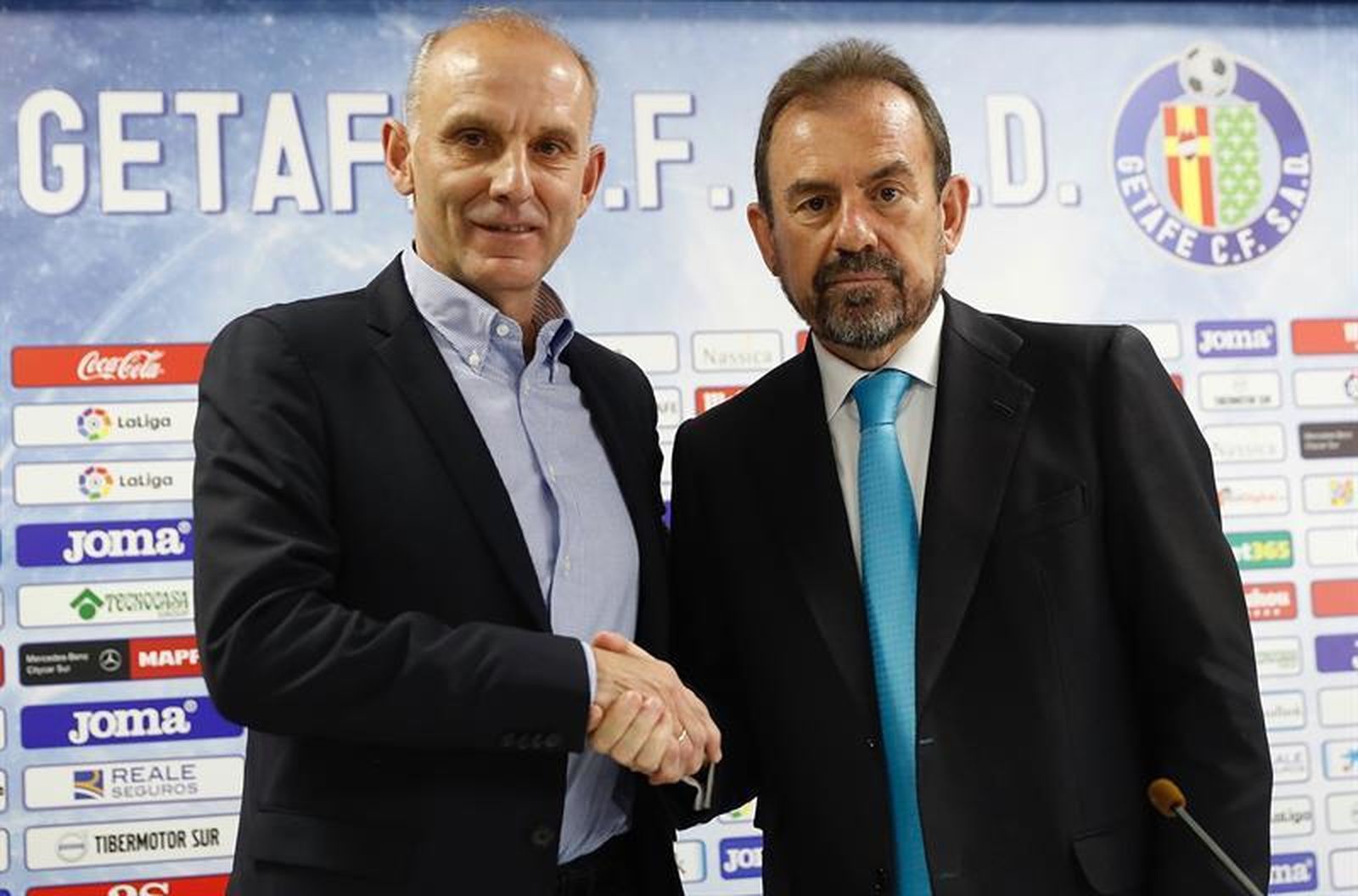 Ángel Torres. "Jorge Molina tiene dos años más de contrato"