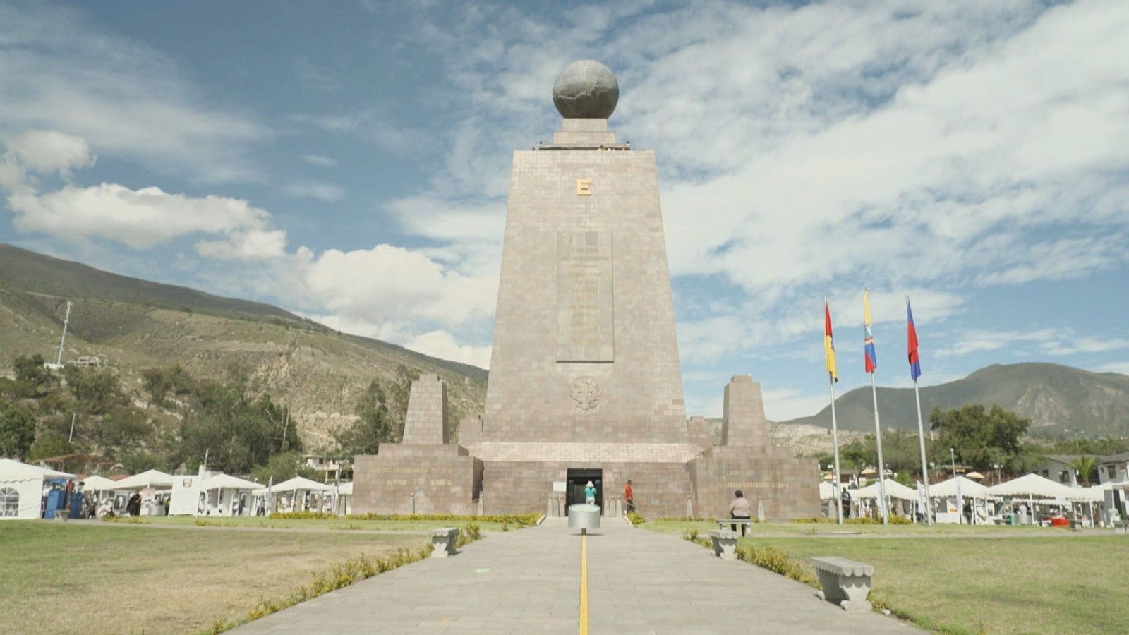 La Ciudad Mitad del Mundo, el lugar donde el planeta se divide en dos