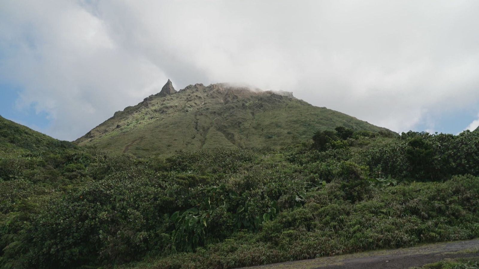 El volcán de La Soufrière, en Guadalupe, Antillas francesas