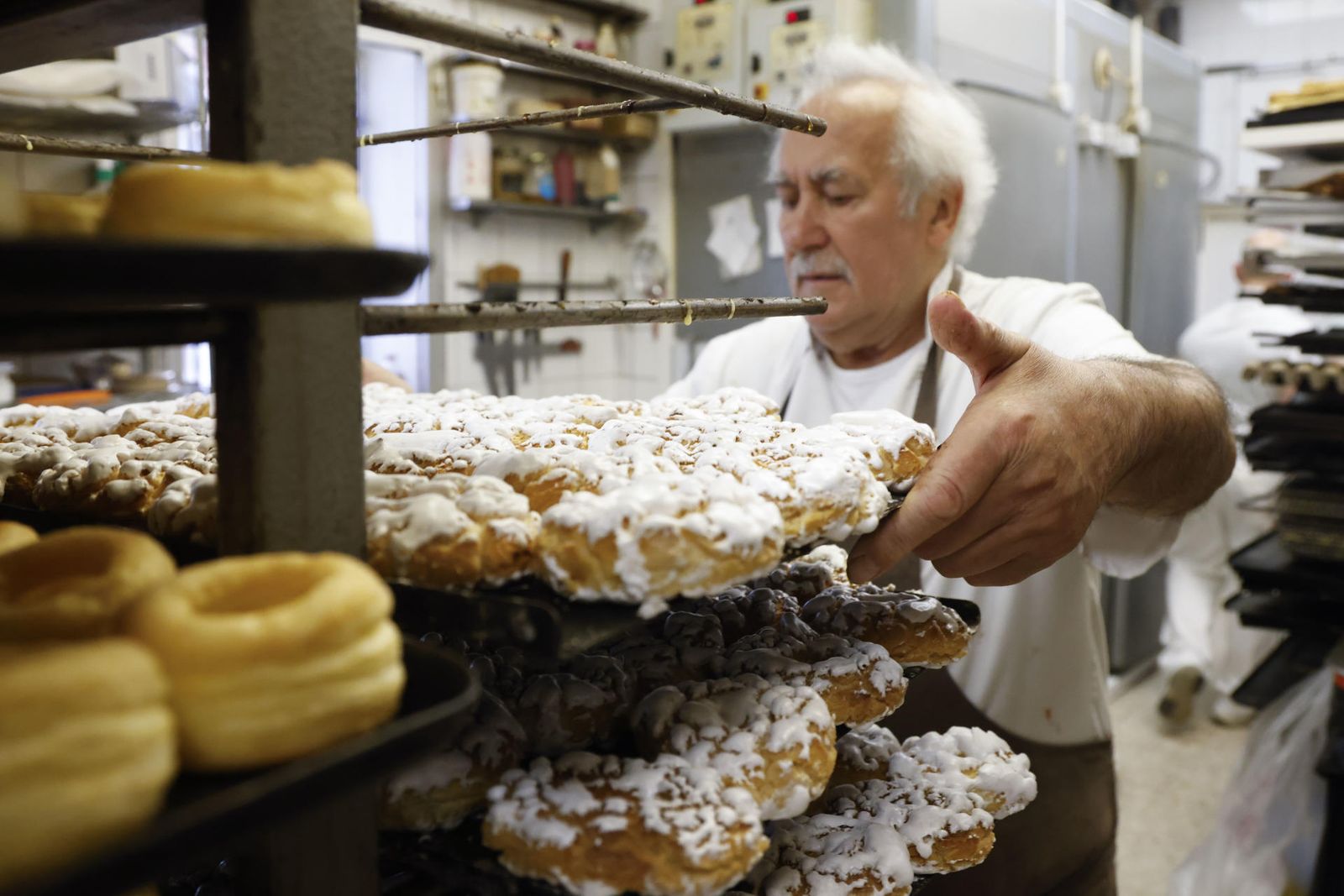 Elaboración de las tracionales rosquillas madrileñas