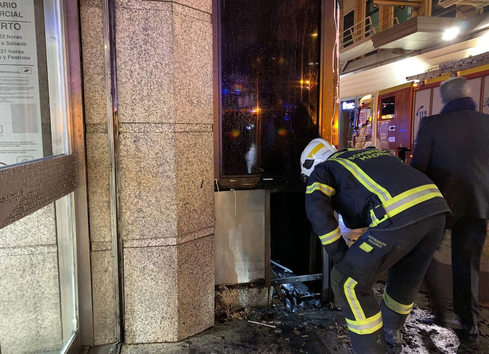 El fuego que obligó a desalojar El Corte Inglés de Callao se originó en un cuarto de mantenimiento exterior