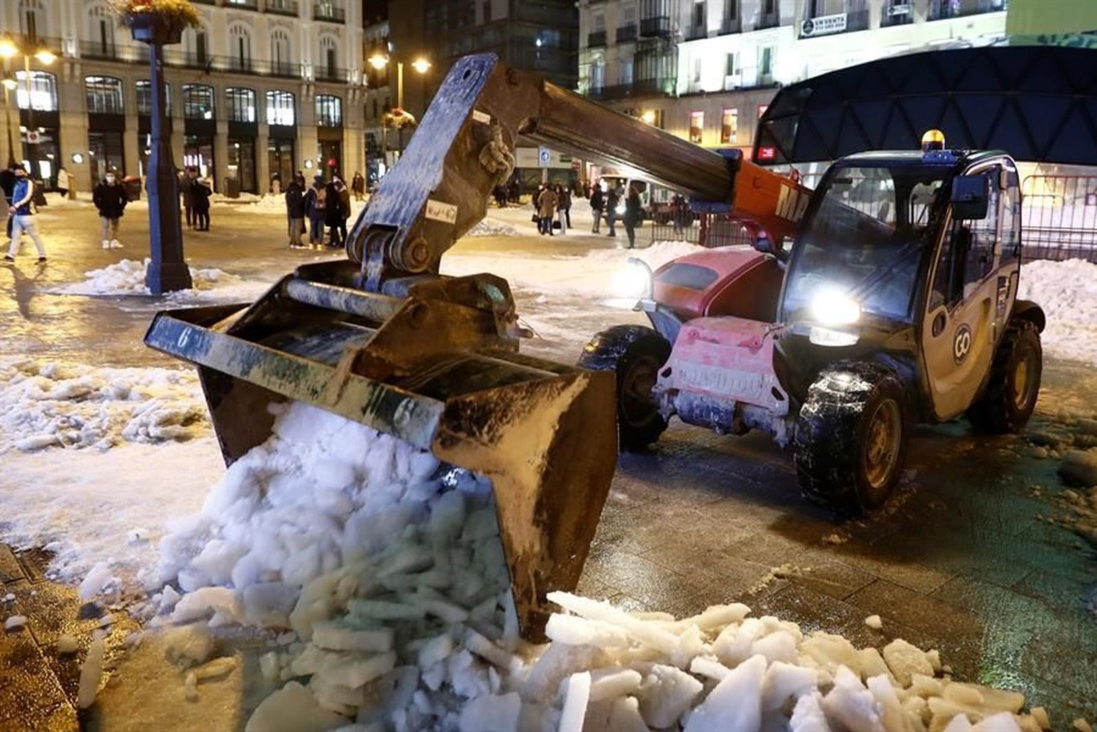 Críticas de la oposición a Almeida por la gestión de la nevada, pero apoyo a la petición de zona catastrófica