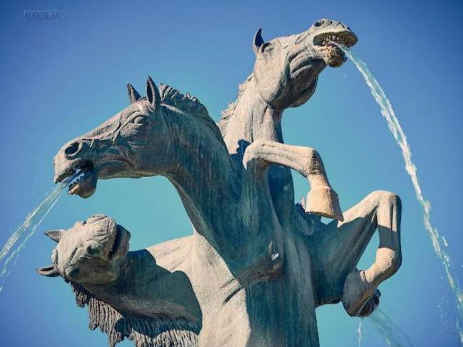 'Caballo del agua', estatua de bronce de Luís Arencibia instalada en Leganés