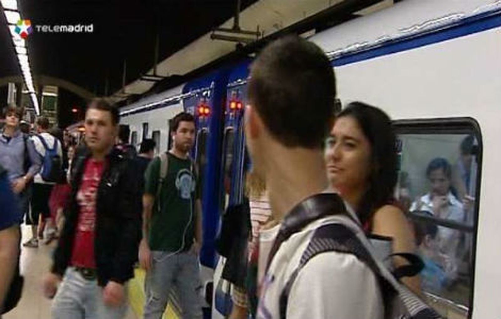 Metro cifra en un 38% el seguimiento de los paros parciales  y los sindicatos lo elevan al 75%