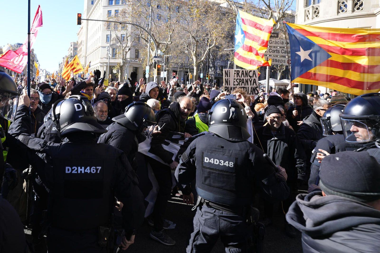 Los socios independentistas de Sánchez revientan su encuentro con Macron en Barcelona