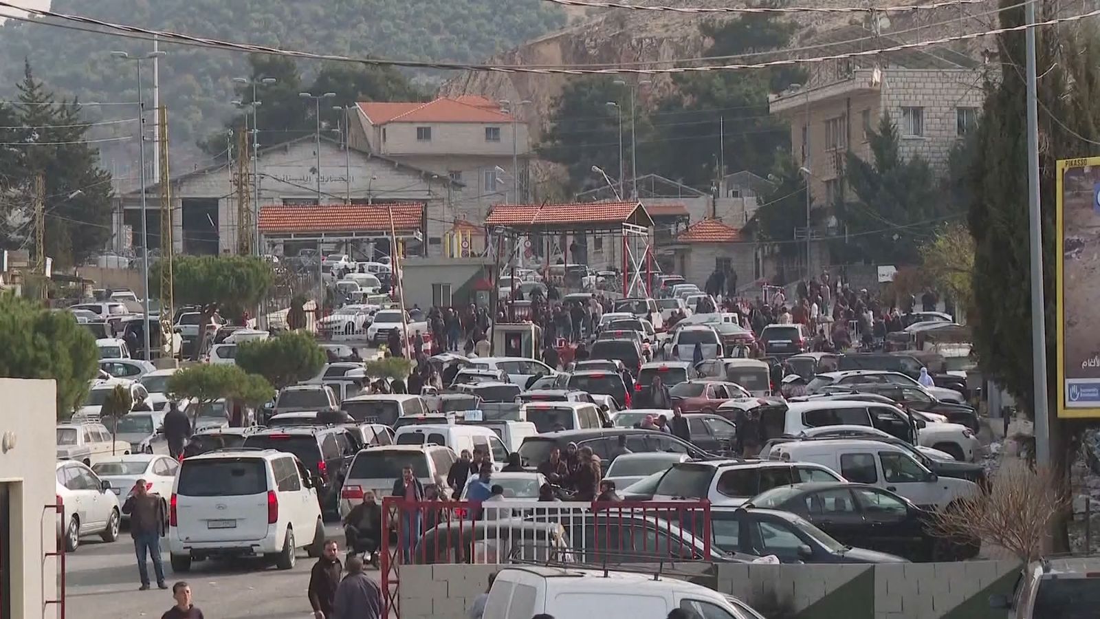 La embajada en Siria ha podido sacar a 26 españoles por la frontera de Líbano