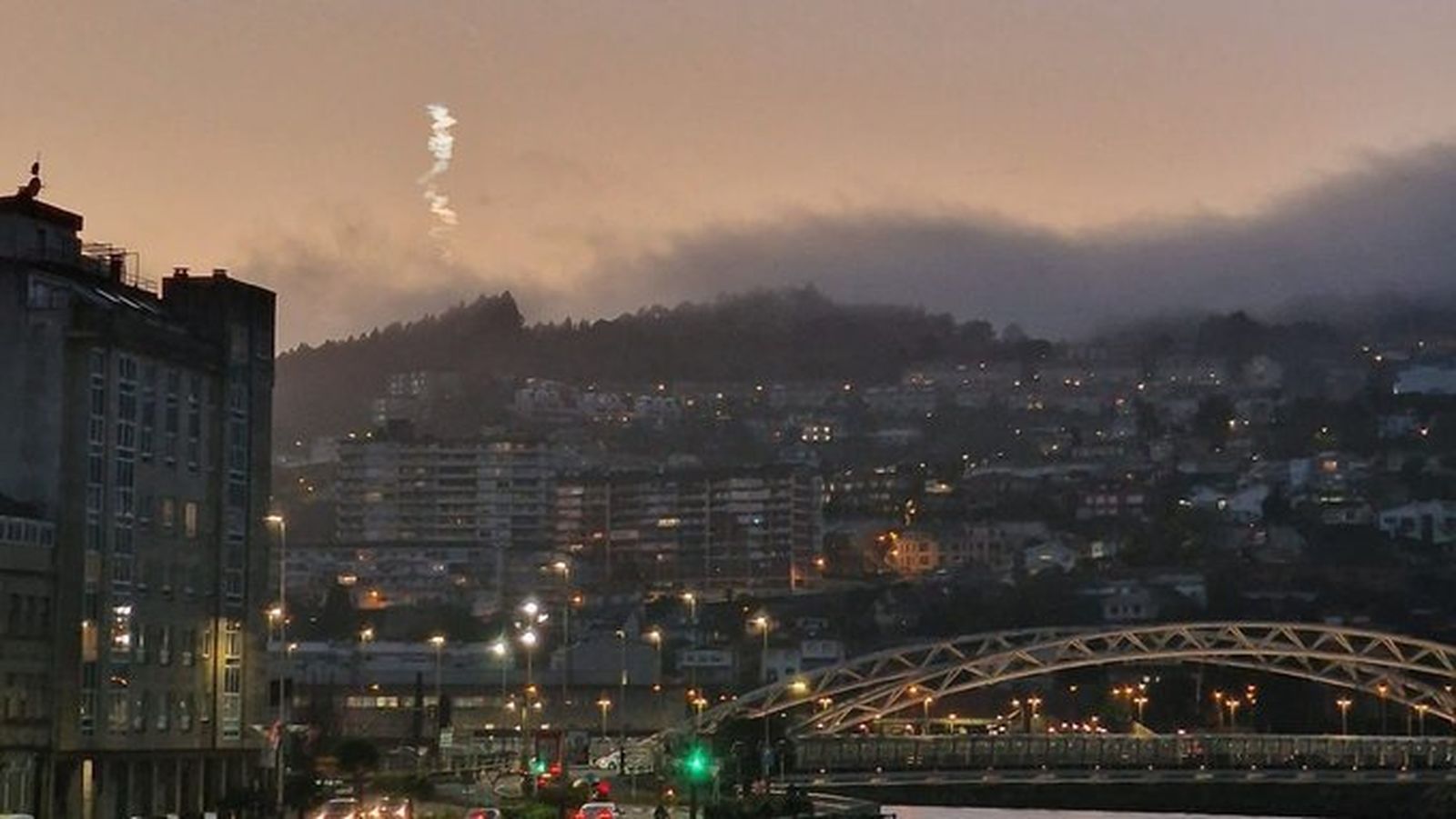 Una gran bola de fuego sobrevuela Pontevedra