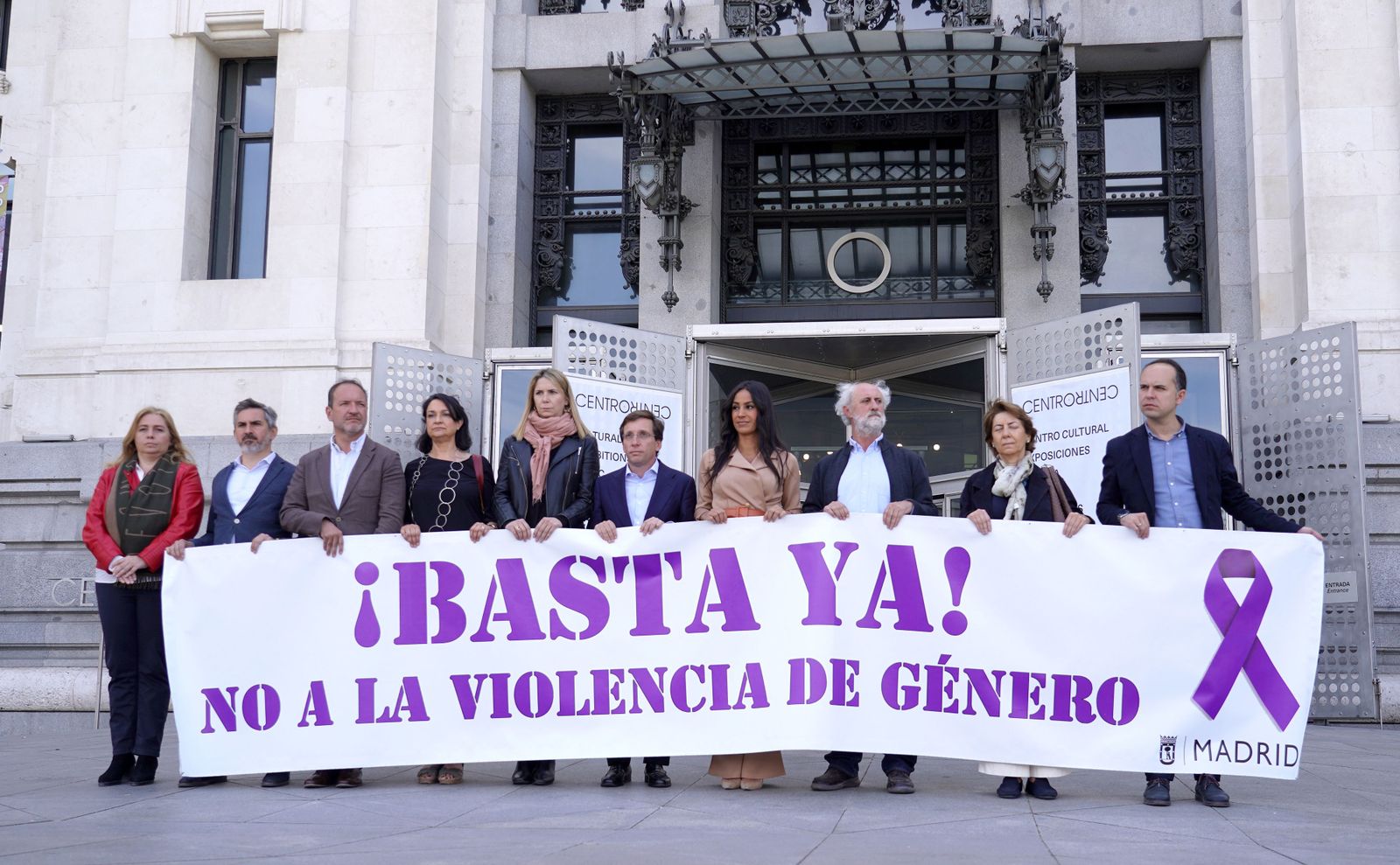 Madrid guarda silencio por la mujer asesinada en Móstoles