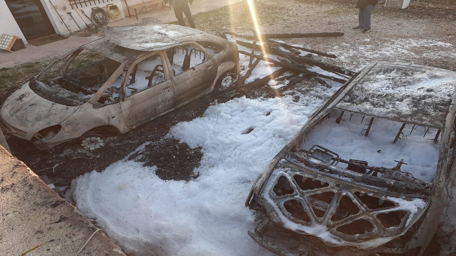 Coches calcinados del portavoz de IU en Pezuela de Las Torres