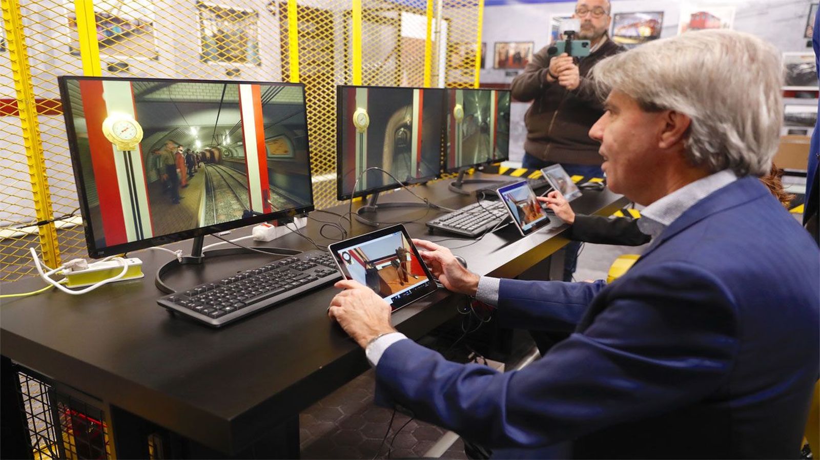 El placer de conducir el primer tren de Metro de Madrid