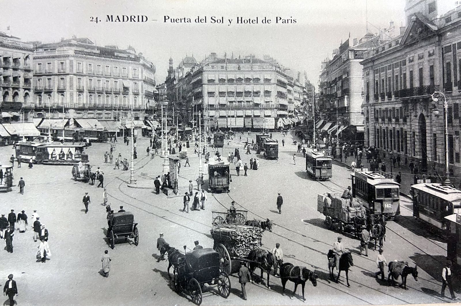 Aspecto de la Puerta del Sol en el año 1900