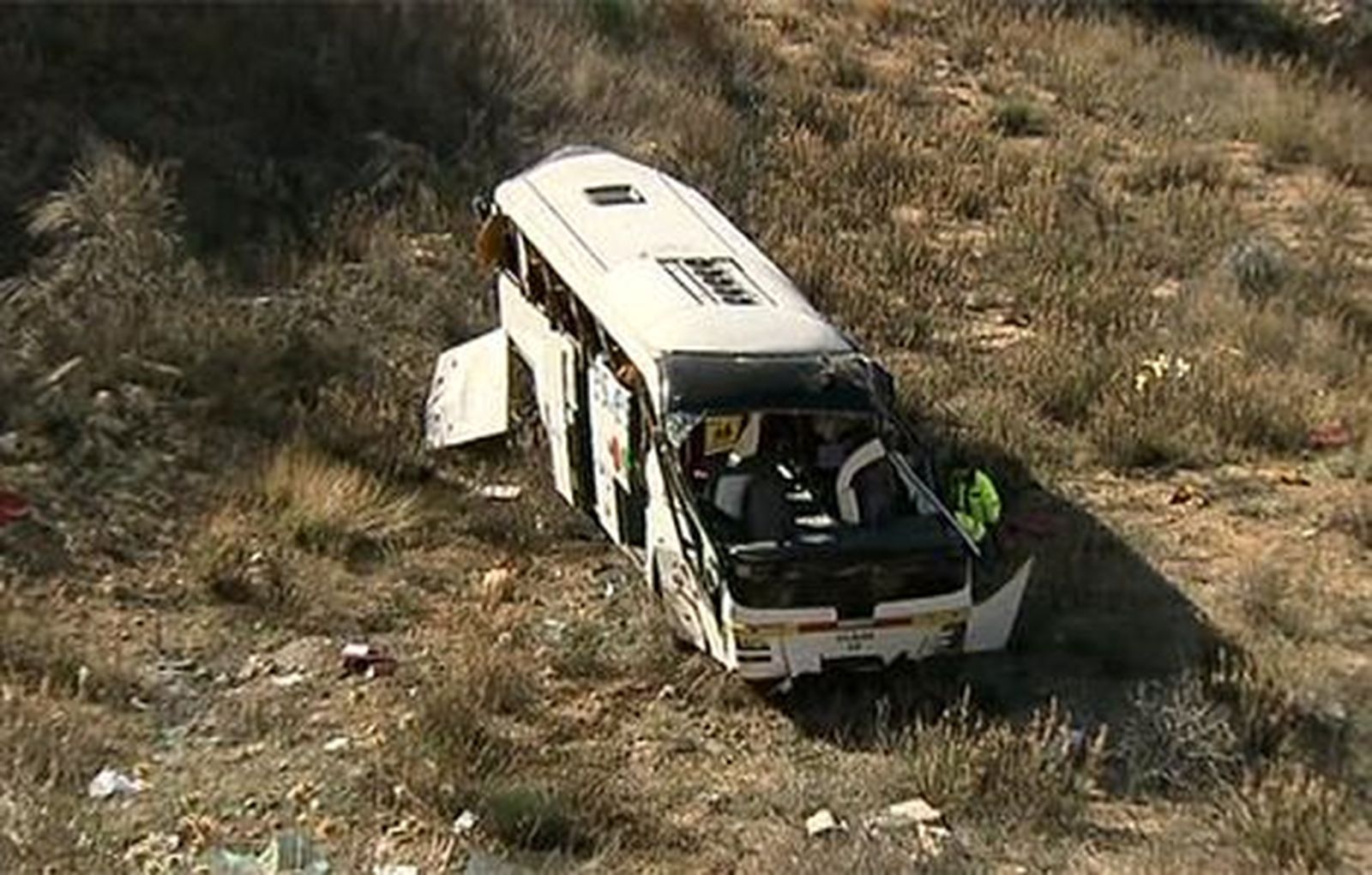 Dos heridos graves en un accidente de autobús escolar en Dos Aguas (Valencia)