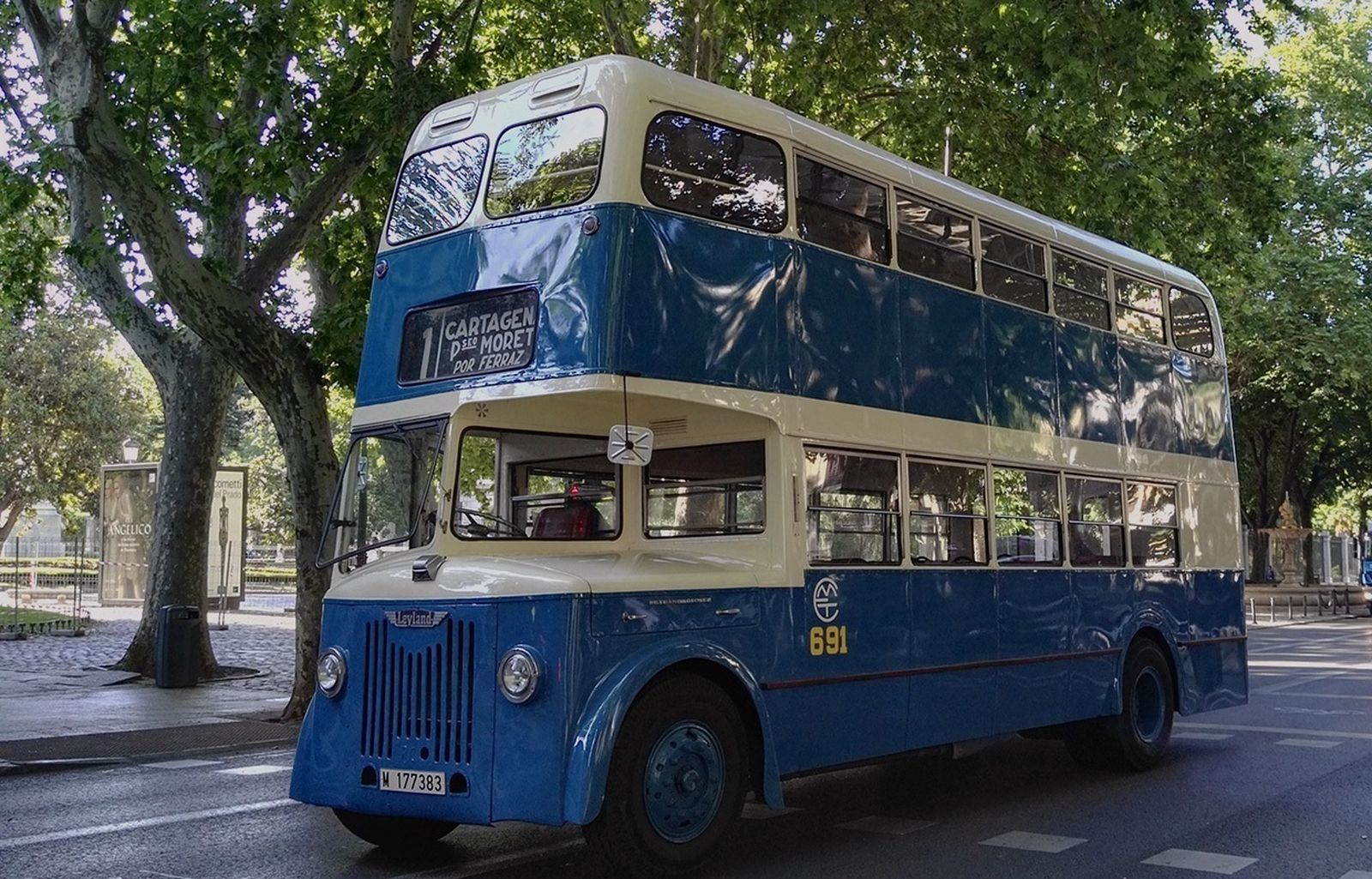 Autobús de colección por Madrid