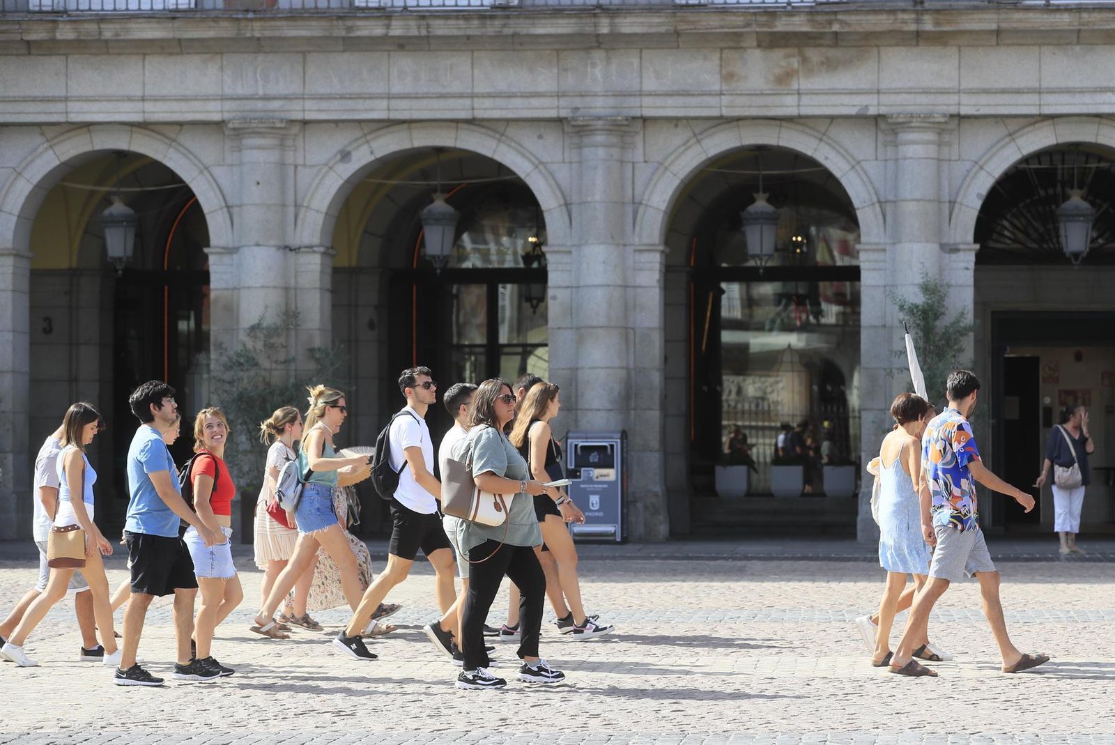Un grupo de turistas por Madrid