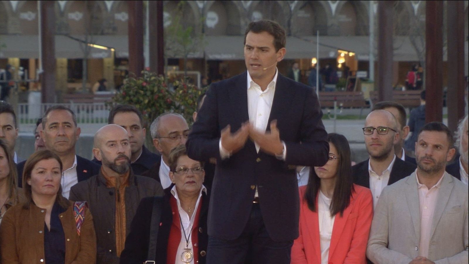 Rivera tiende la mano al PP para echar a Sánchez