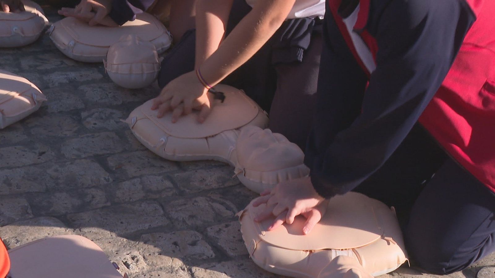 Escolares de la capital aprenden la técnica de reanimación cardio pulmonar