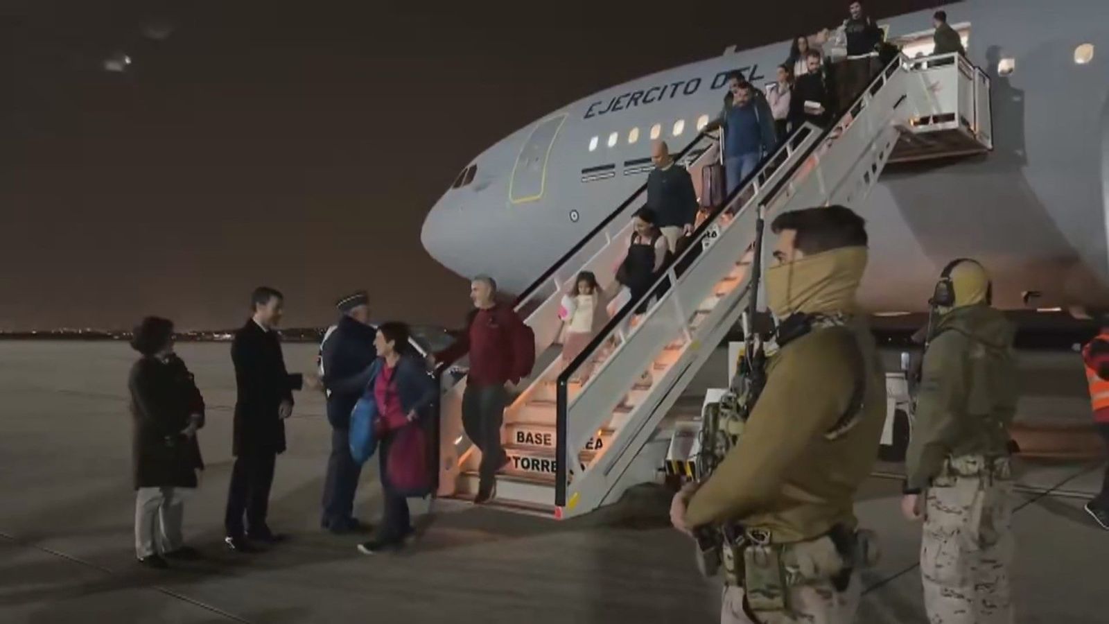 Aterriza el primer avión militar con 171 evacuados de Oriente Medio, de donde han salido 3.000 españoles
