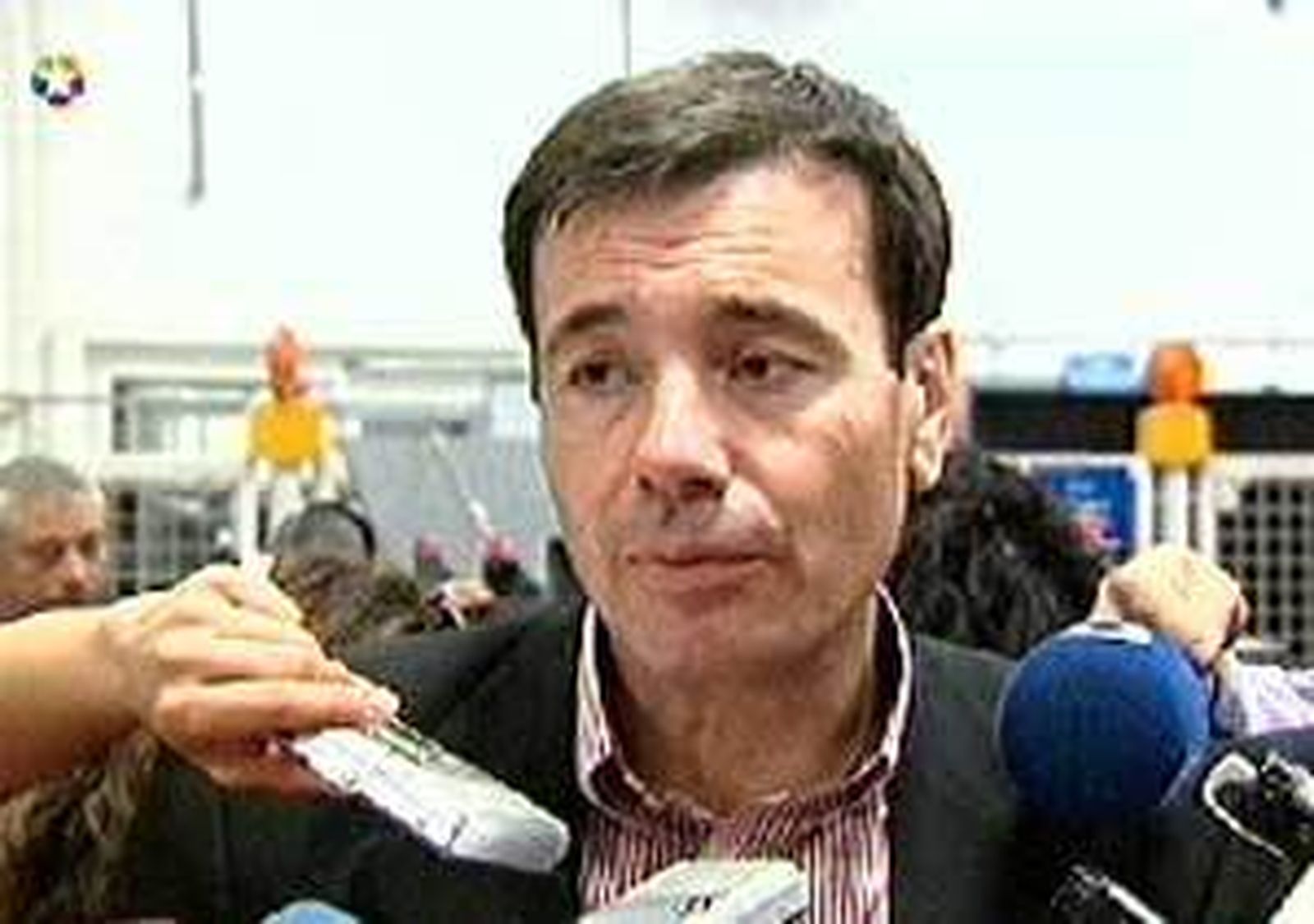 Gómez promete pactar con los bancos para que  los parados no paguen hipoteca su primer año