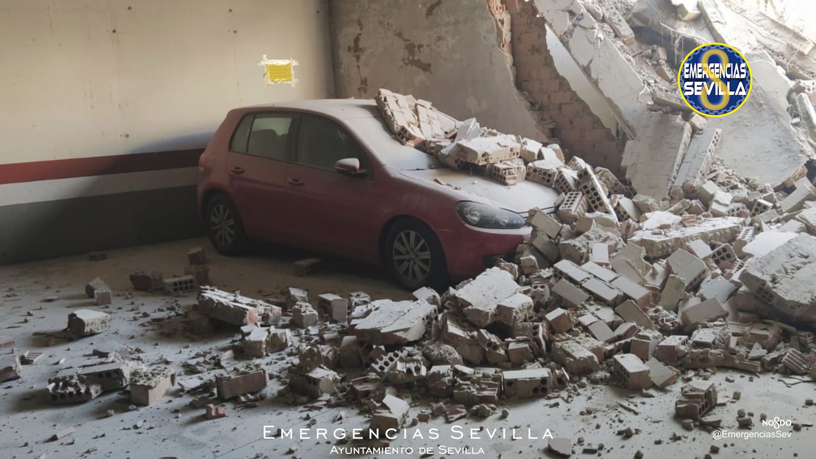 Se derrumban 4 plantas de un edificio de Sevilla