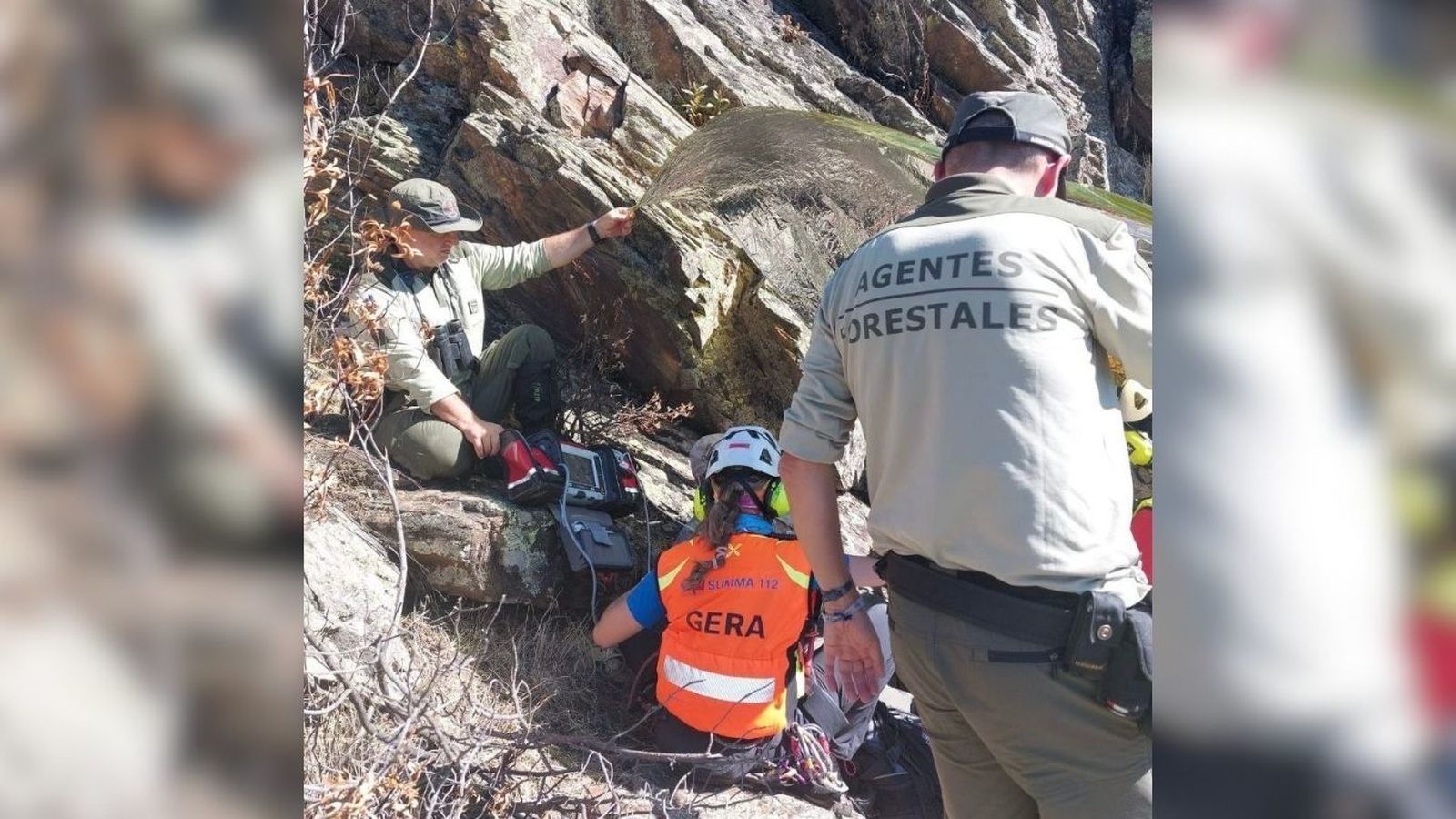 Rescatan en helicóptero a un cazador tras sufrir un síncope en Puebla de la Sierra