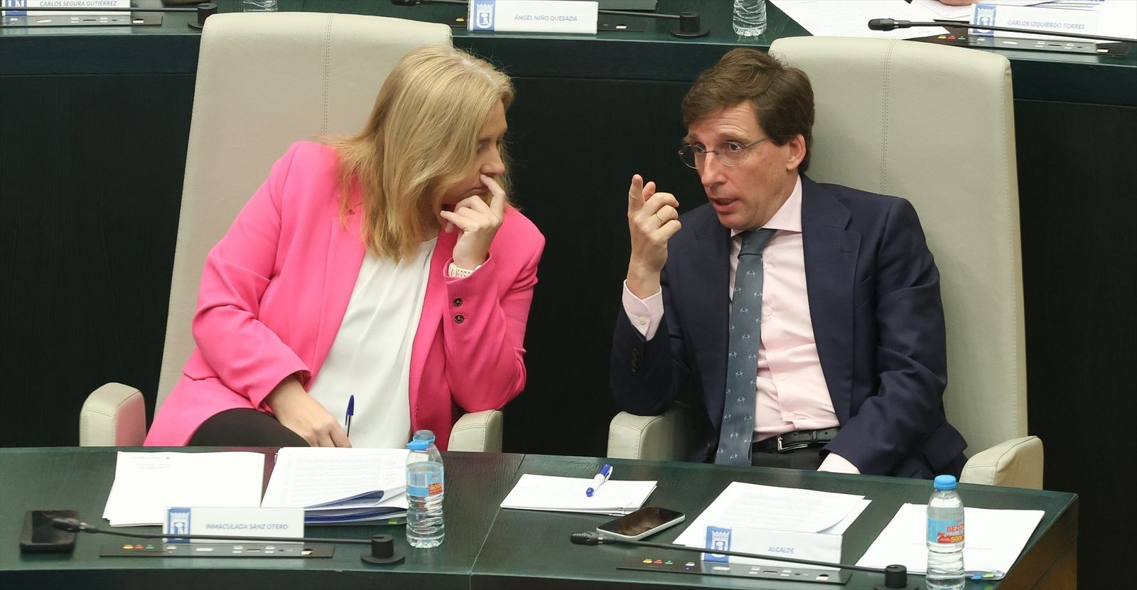 La vicealcaldesa de Madrid, Inma Sanz, y el alcalde, José Luis Martínez-Almeida