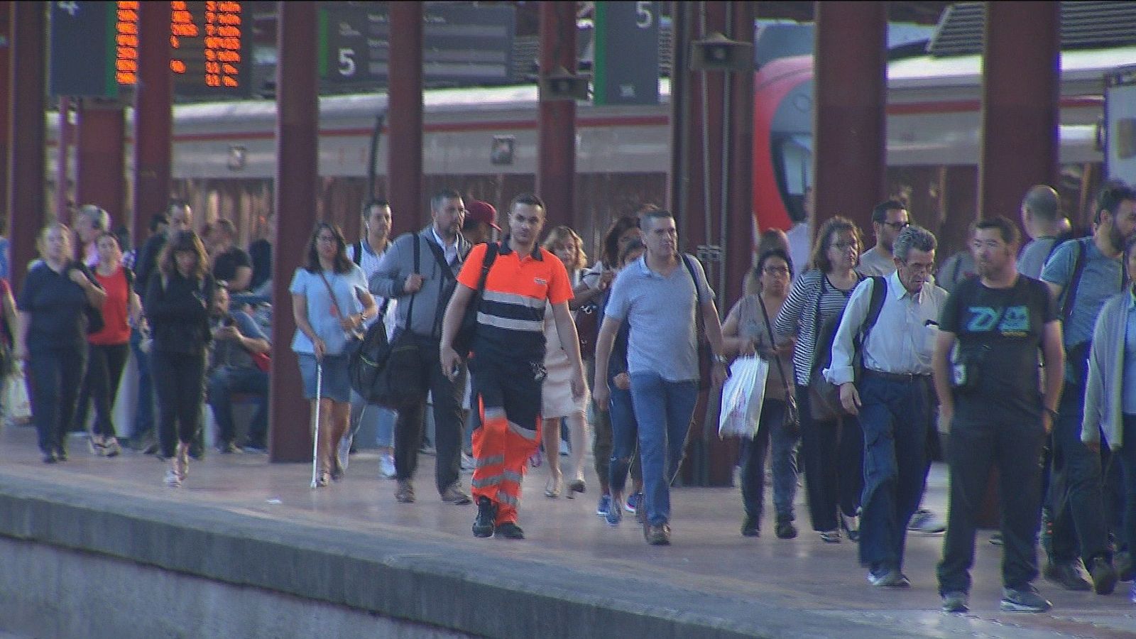 Despistes, retrasos y algún enfado por el cierre del túnel de Recoletos