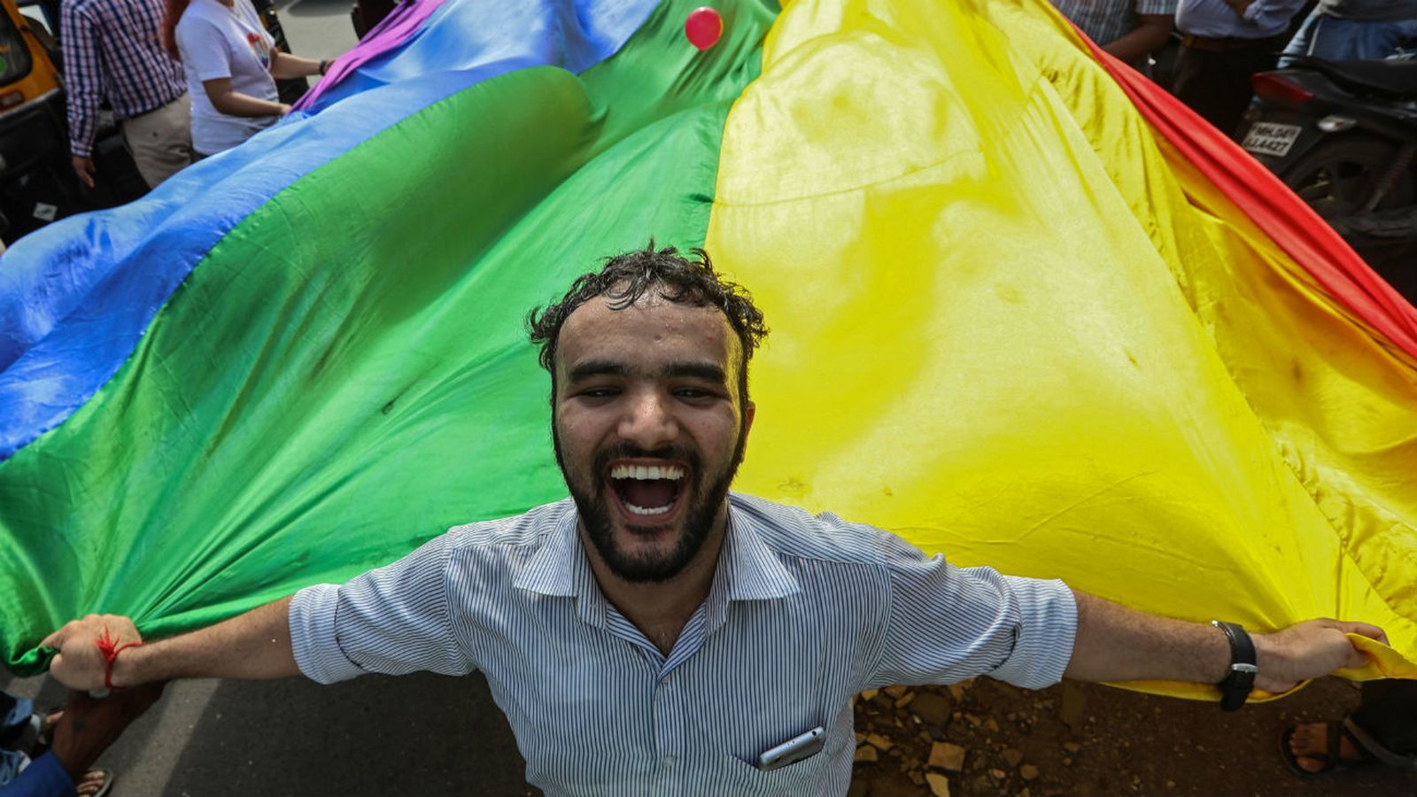 Miembros de la comunidad LGTB india celebran el fallo del Tribunal Supremo de la India