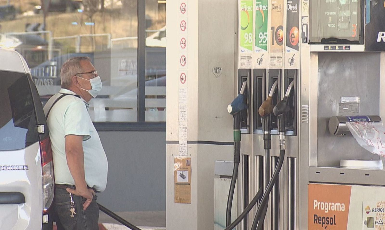El precio de la gasolina se desboca siguiendo al de la luz que pulveriza todos los récords