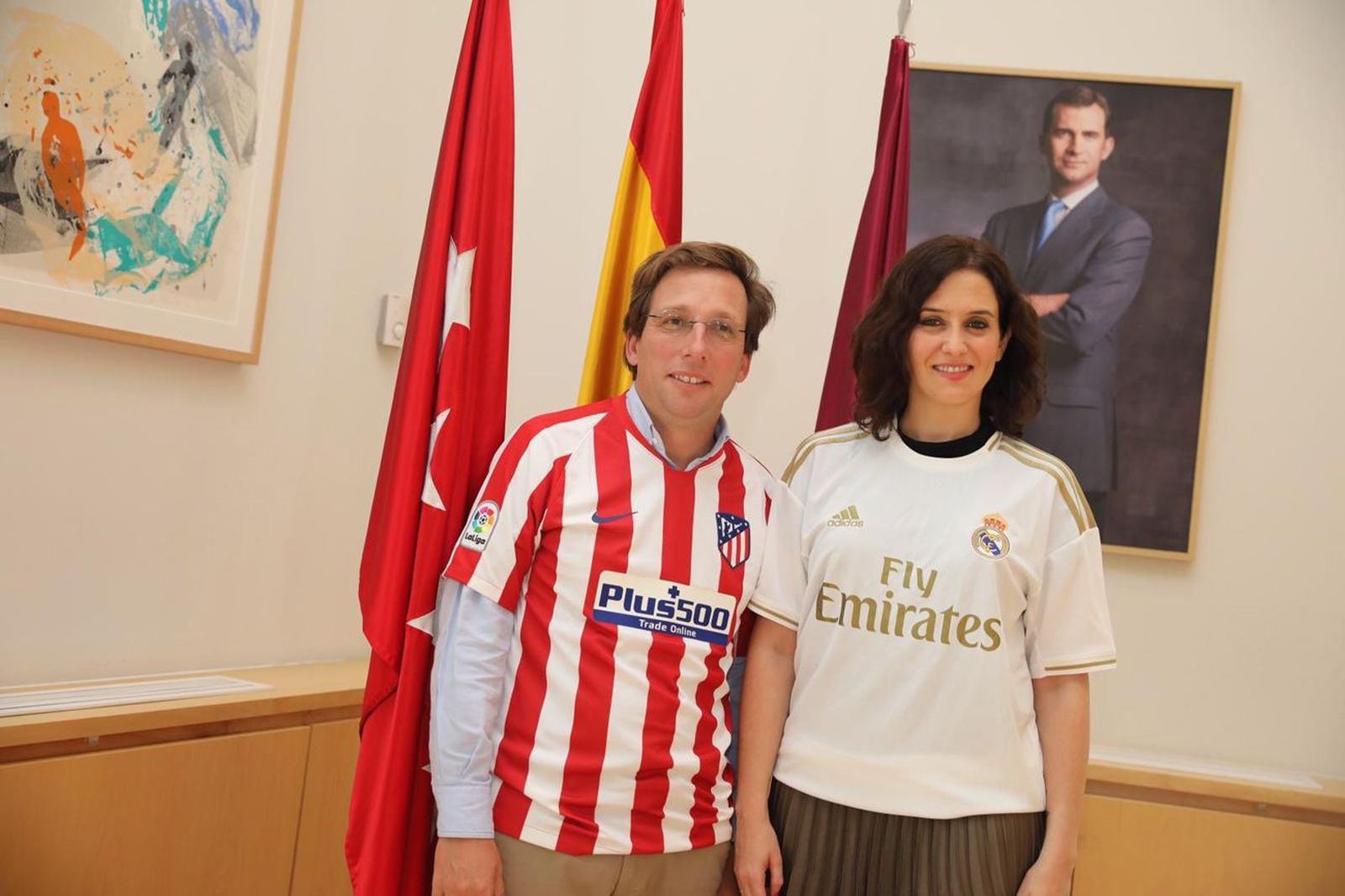 Ayuso vaticina la victoria del Real Madrid y Almeida del Atlético en el derbi