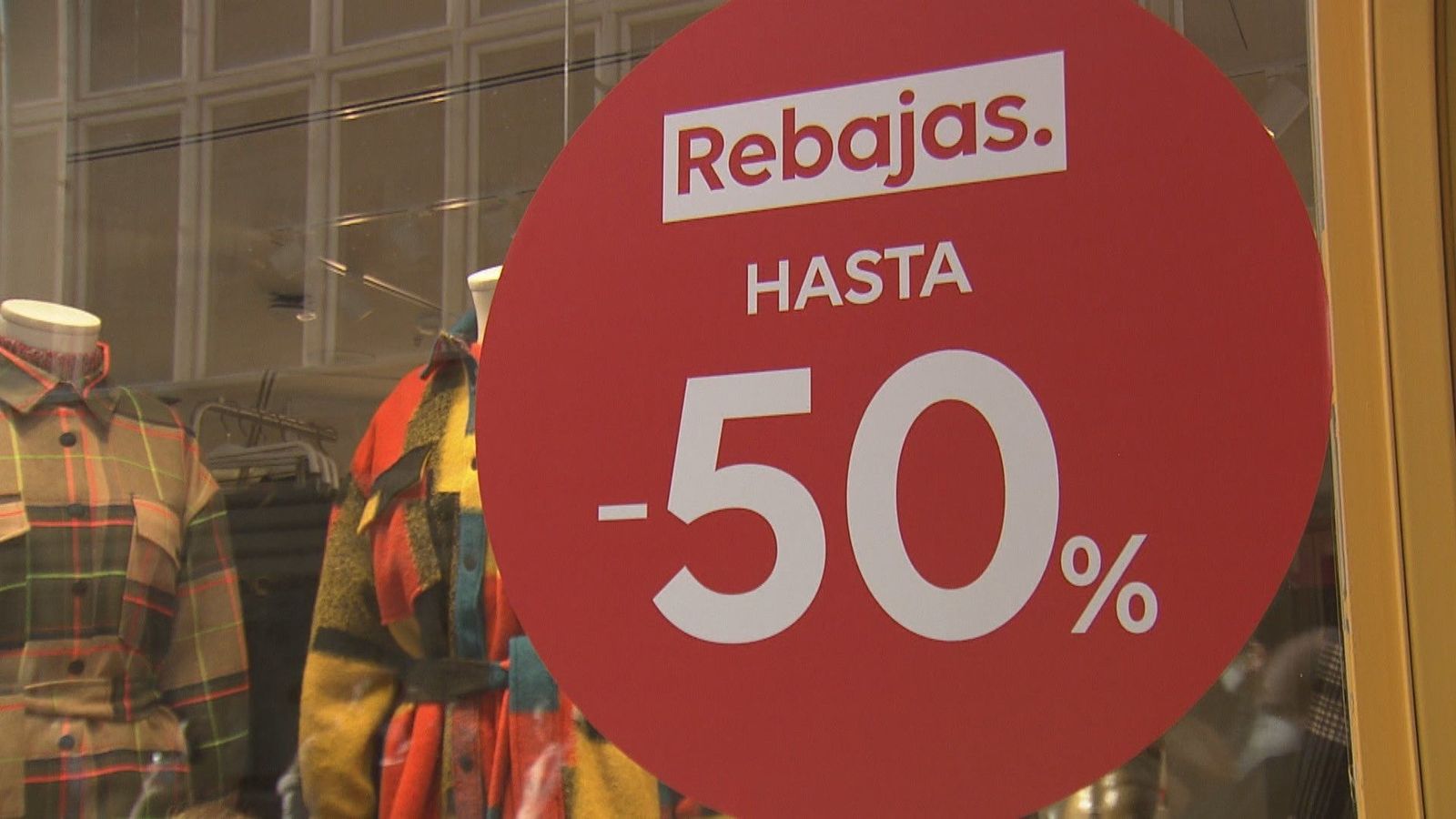 La OCU recomienda un seguimiento de los artículos antes de las rebajas para comprobar los descuentos