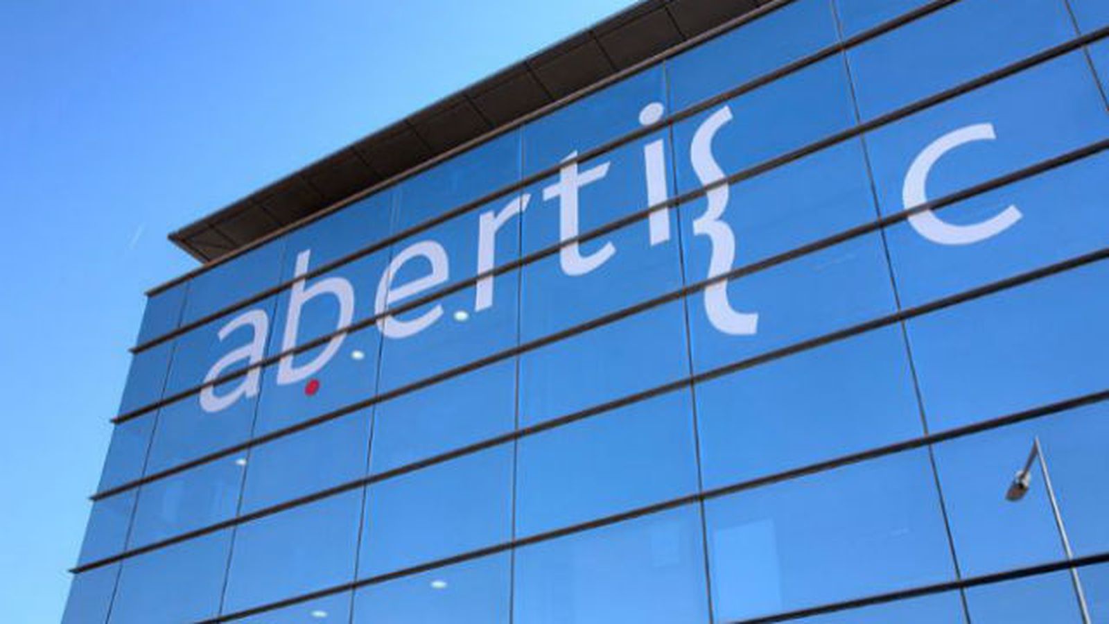 Abertis y Colonial abordan este lunes mover su sede de Barcelona