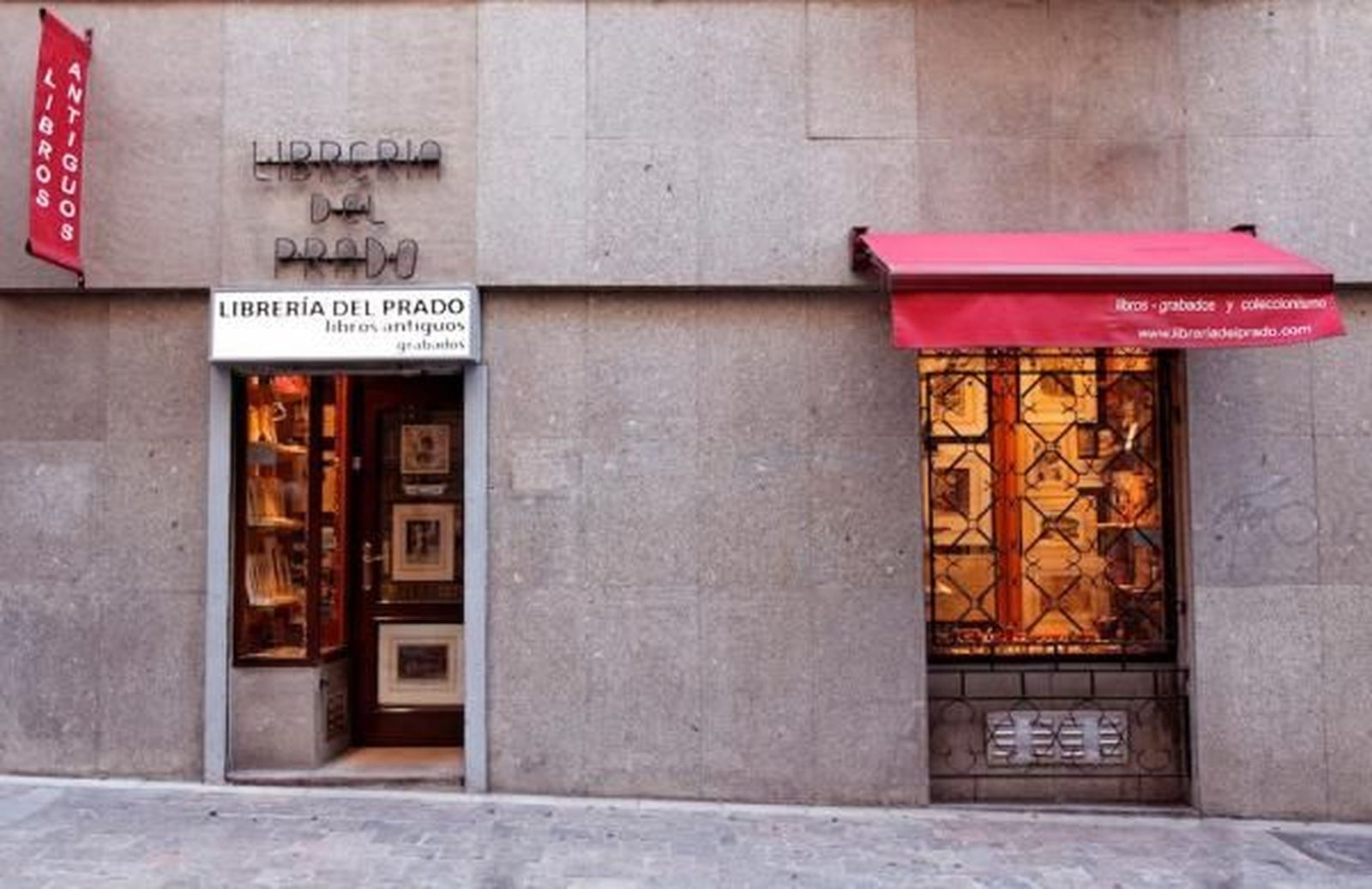 Abren las librerías del Barrio de las Letras, “pero la gente ya no viene a tocar libros y verlos”