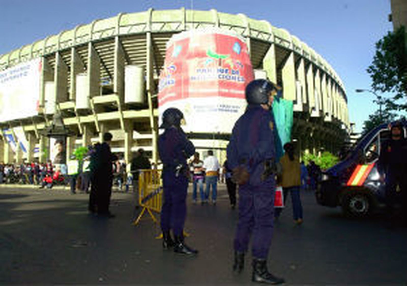 Policía en el Bernabéu