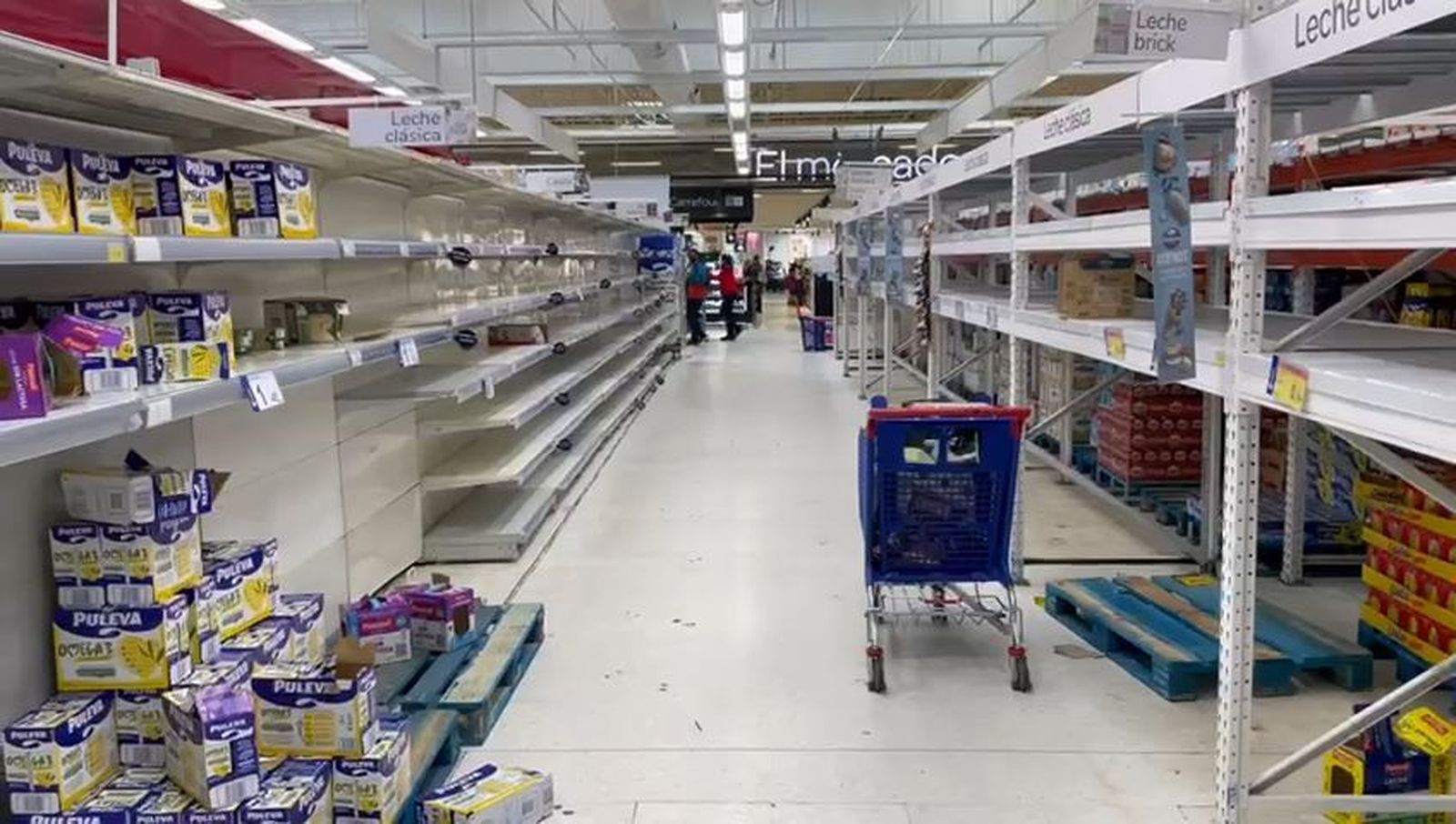 Puleva, sola en un hipermercado Carrefour de Madrid