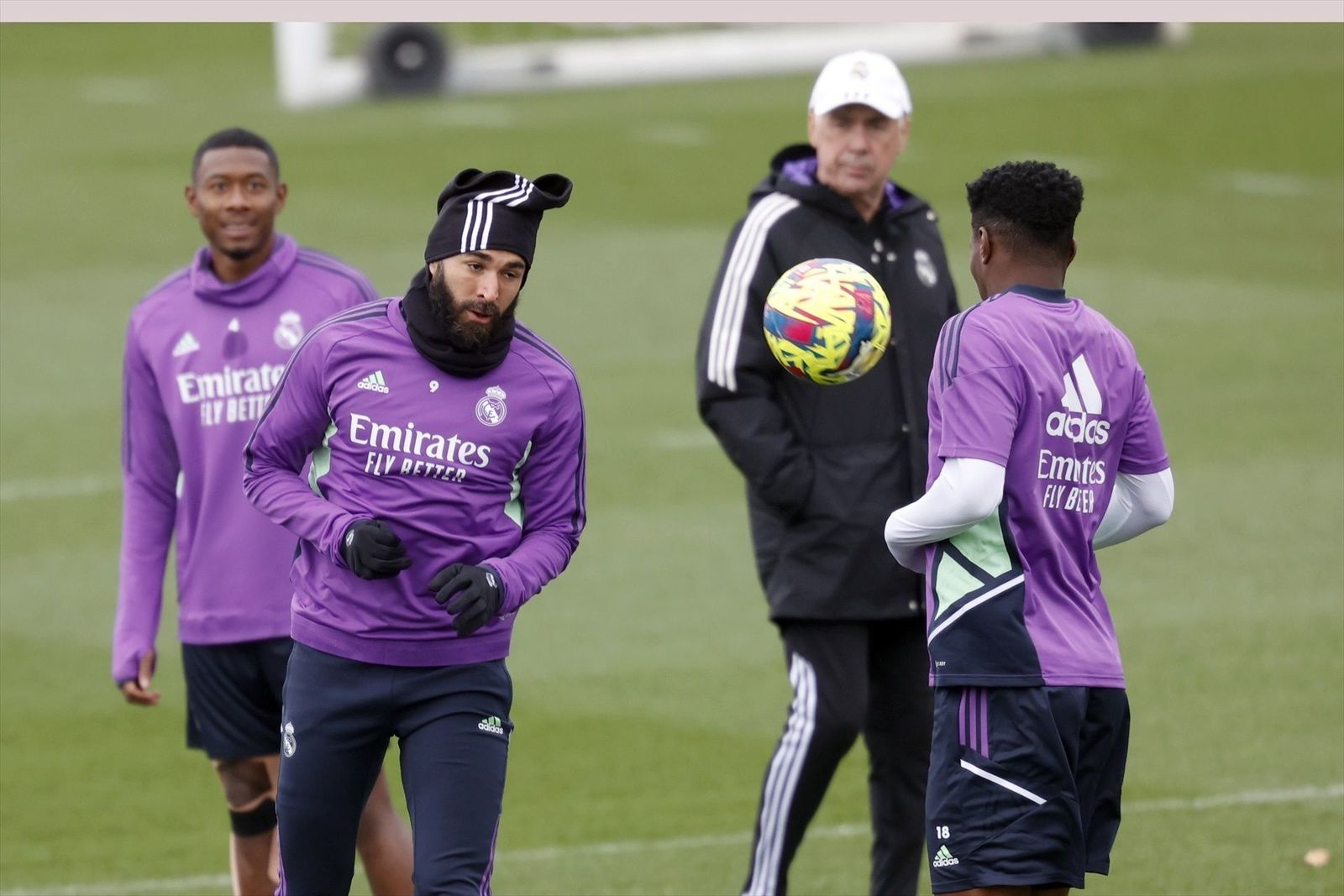Benzema, a punto e "ilusionado" al asalto del liderato en Valladolid