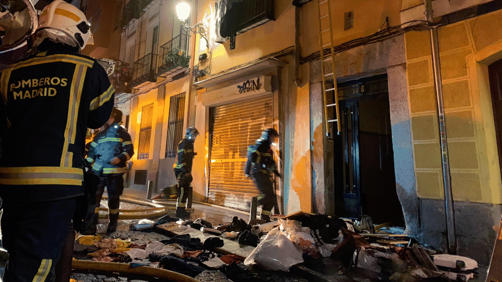 Intervención de los bomberos en el incendio