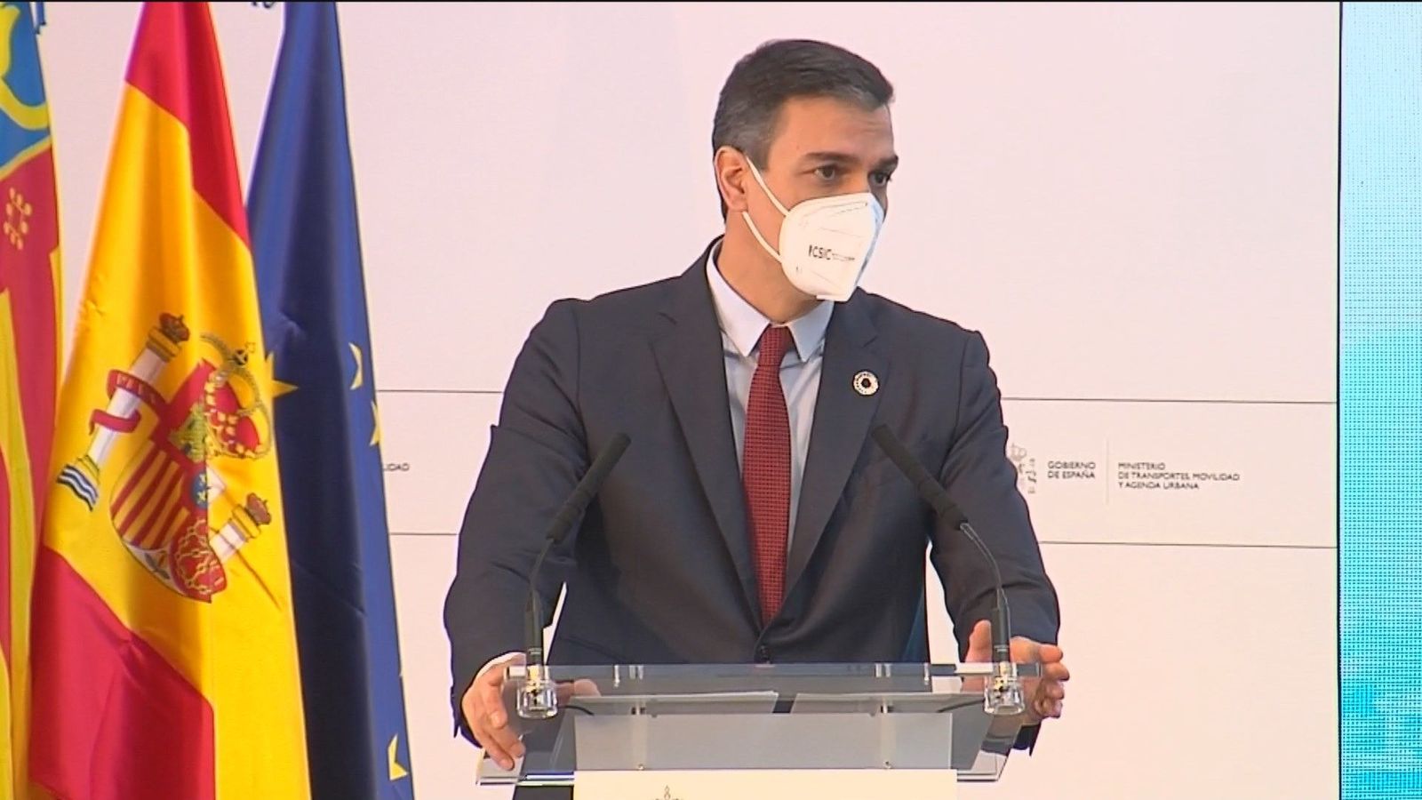 Sánchez augura la "recuperación total de la movilidad en los próximos meses" mientras Darias pide  más restricciones