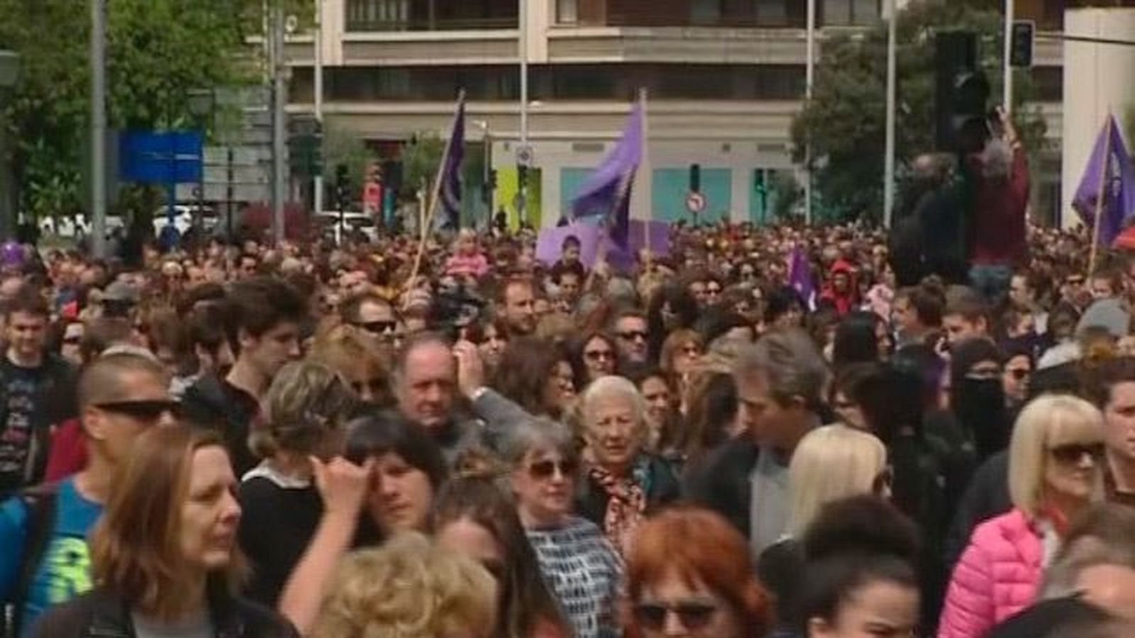 Miles de personas se manifiestan en Pamplona contra la sentencia de la Manada