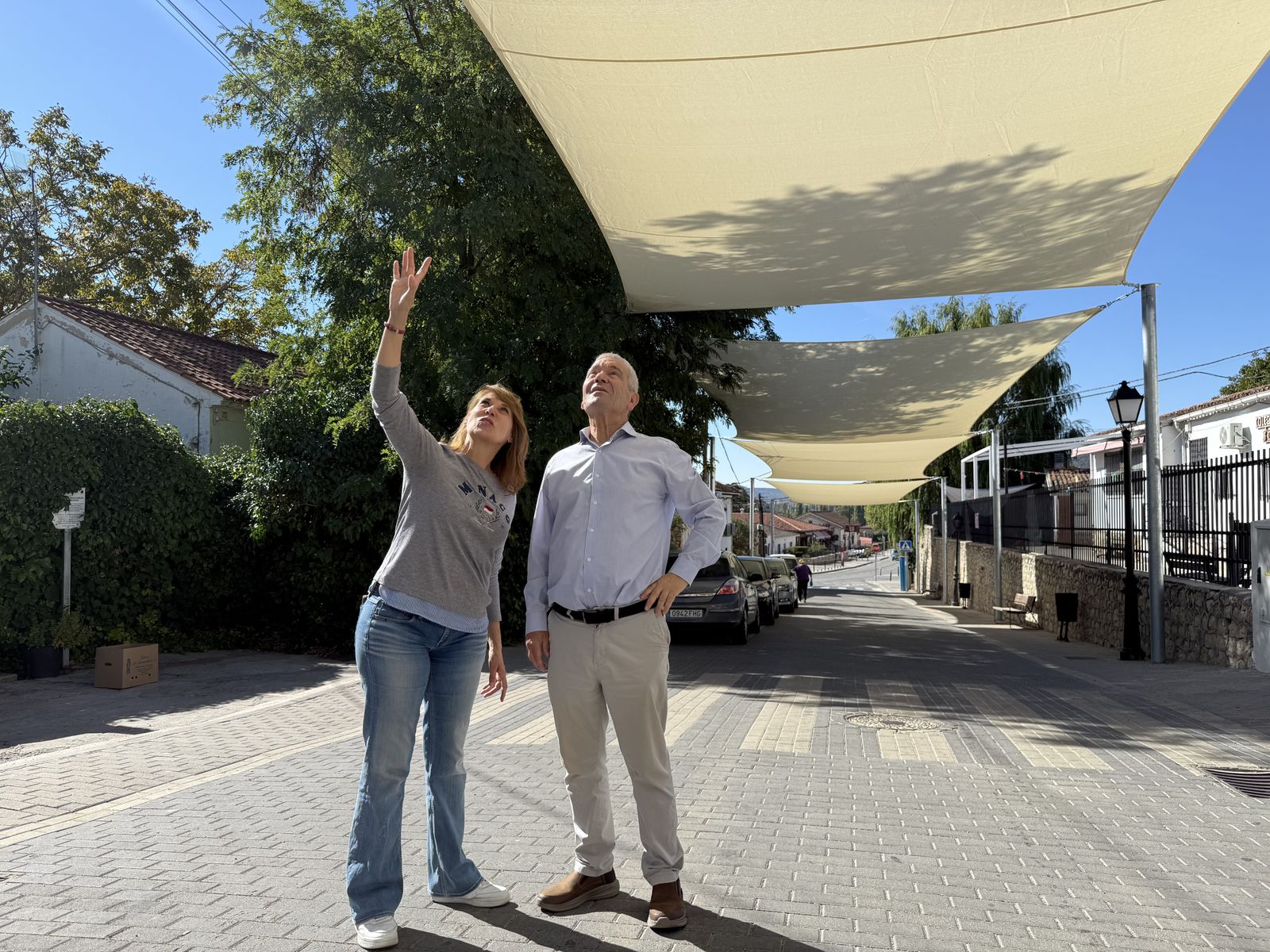Visita municipal a las nuevas zonas de sombra de Ambite