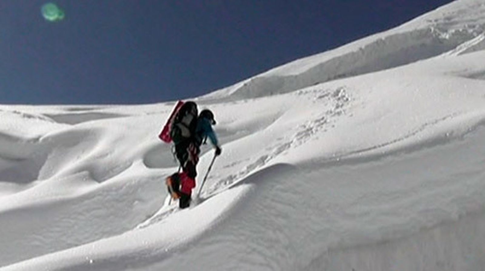 Al menos doce sherpas muertos por un alud en el Everest